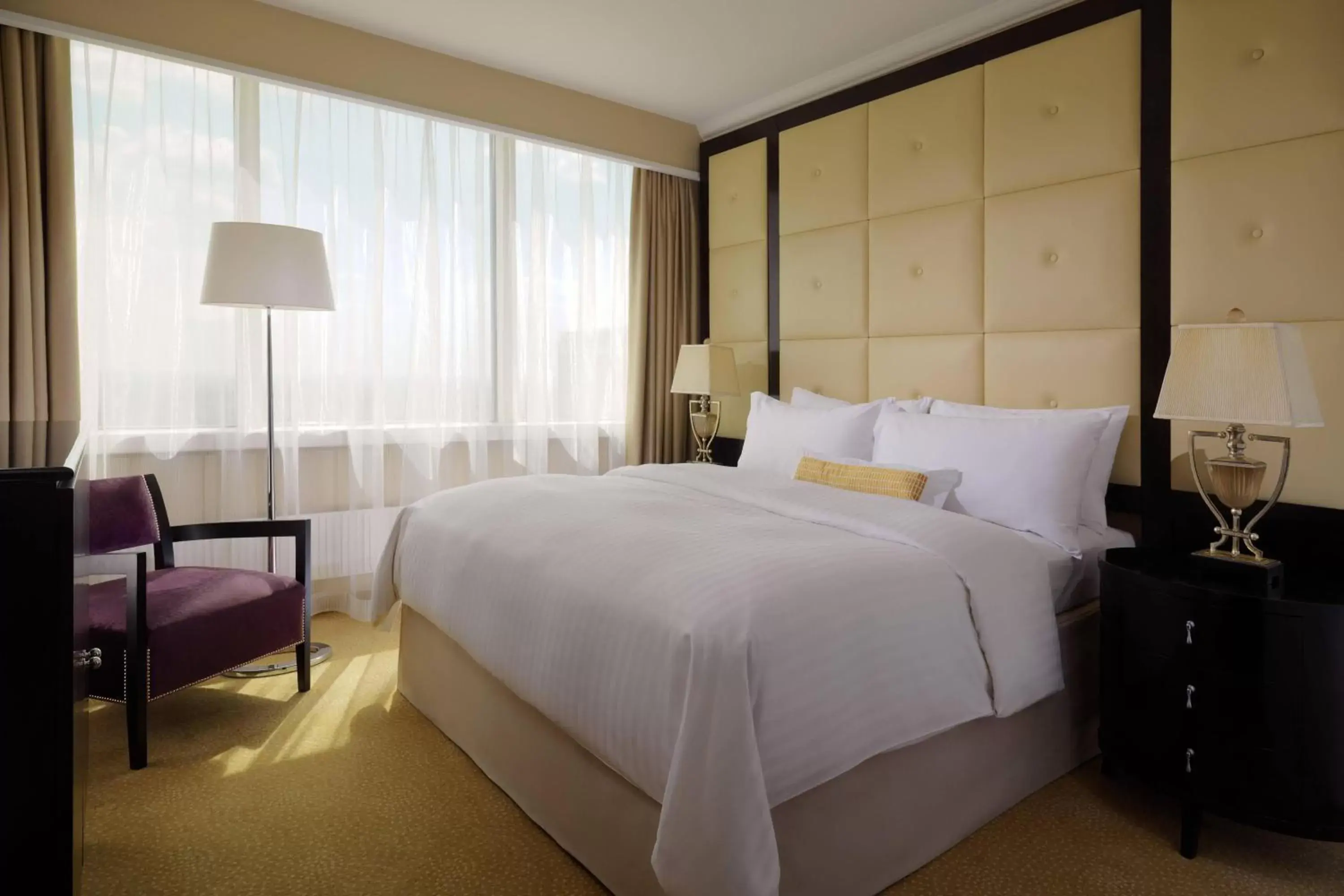 Bedroom, Bed in Warsaw Marriott Hotel