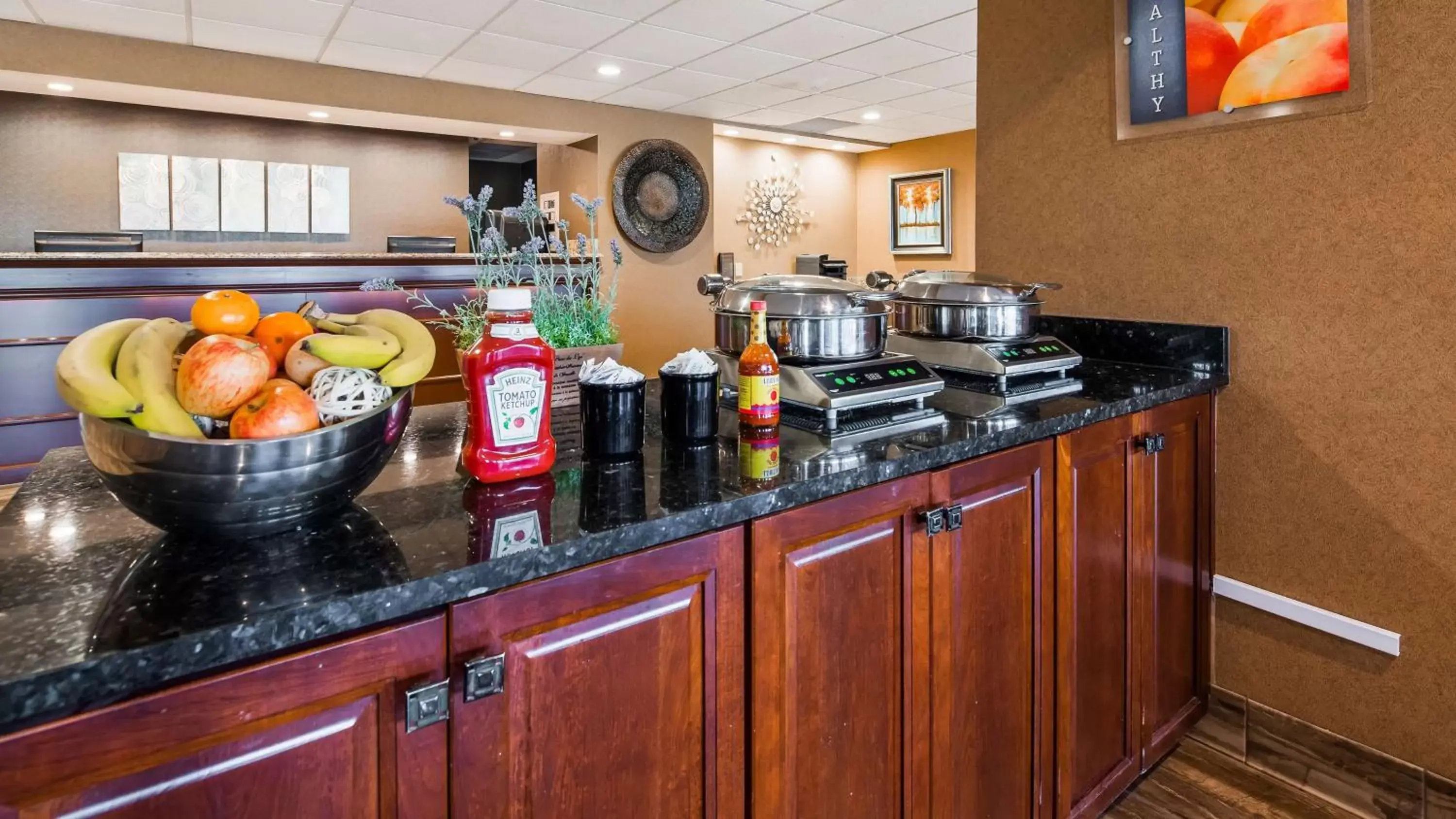 Restaurant/places to eat in SureStay Hotel by Best Western Robinsonville Tunica