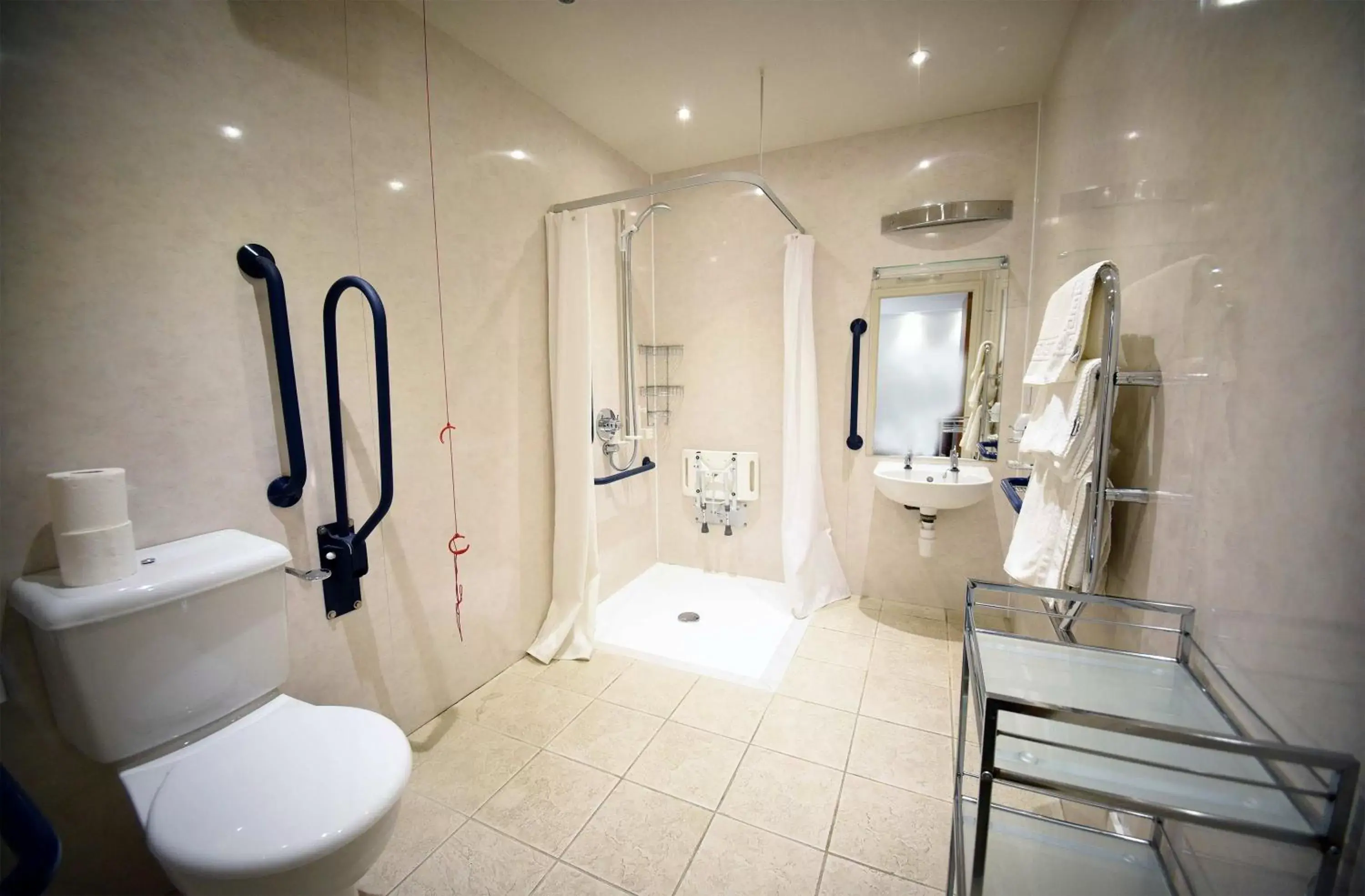 Shower, Bathroom in The Royal Hotel