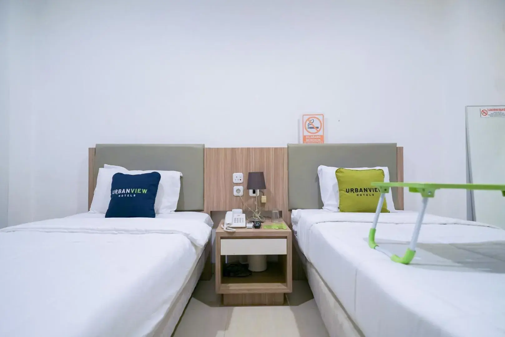 Bedroom, Bed in Urbanview Hotel Bes Mangga Besar