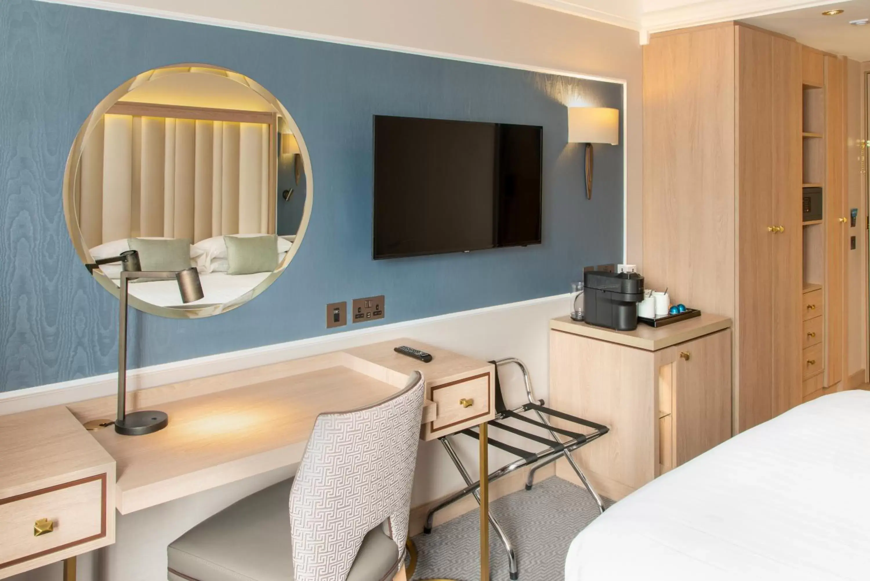 Bedroom, Bed in Danubius Hotel Regents Park Bedroom, Bed in Danubius Hotel Regents Park