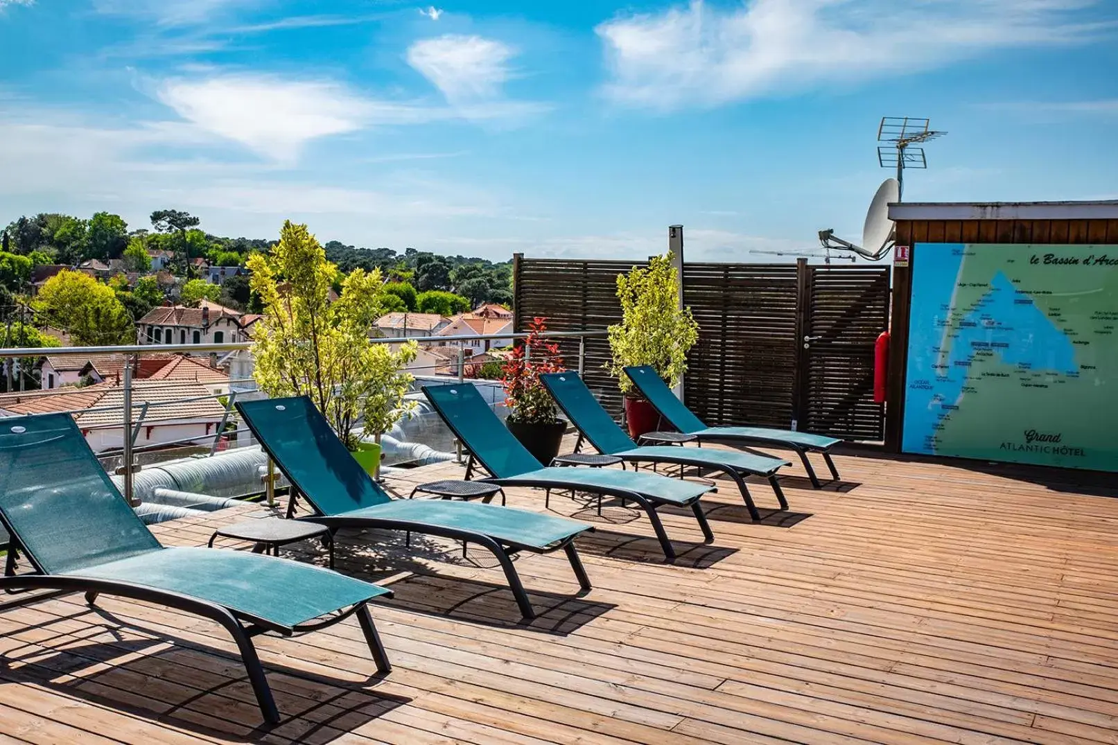 Patio in Best Western Arcachon Le Port