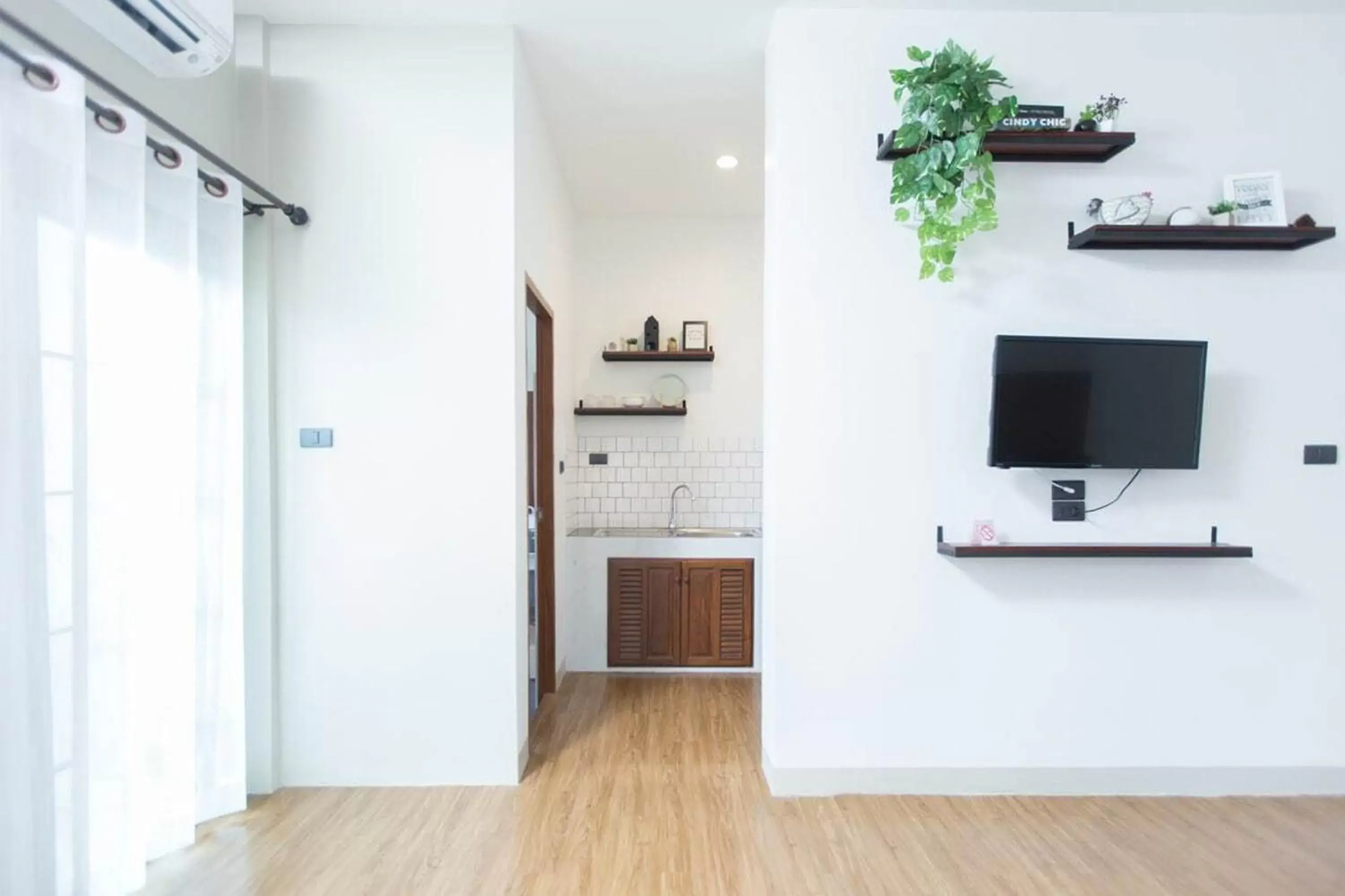 TV and multimedia, Kitchen/Kitchenette in The Old City Wall Inn