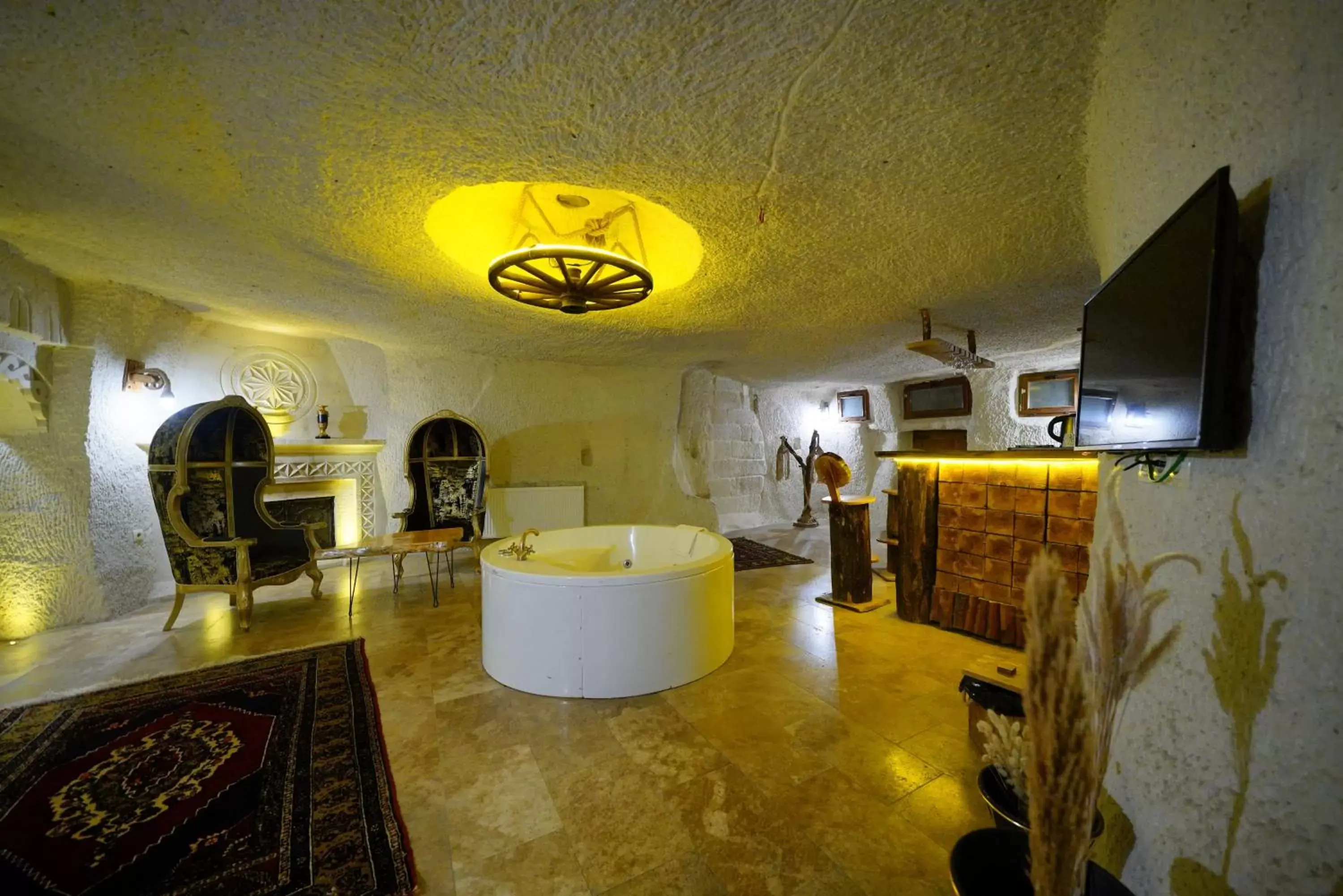 TV and multimedia in Cappadocia Nar Cave House & Hot Swimming Pool