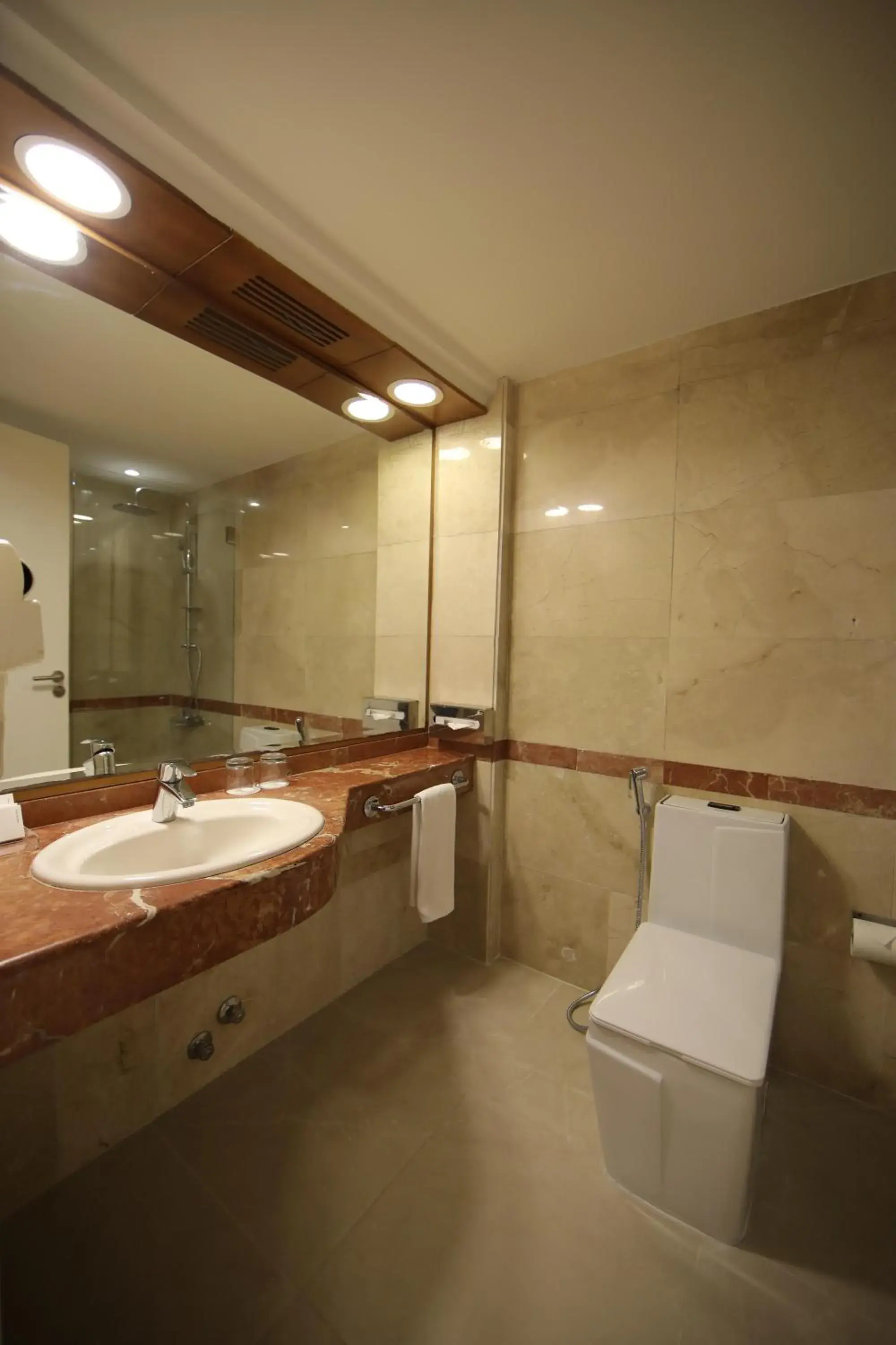Bathroom in Riviera Hotel and Beach Lounge, Beirut