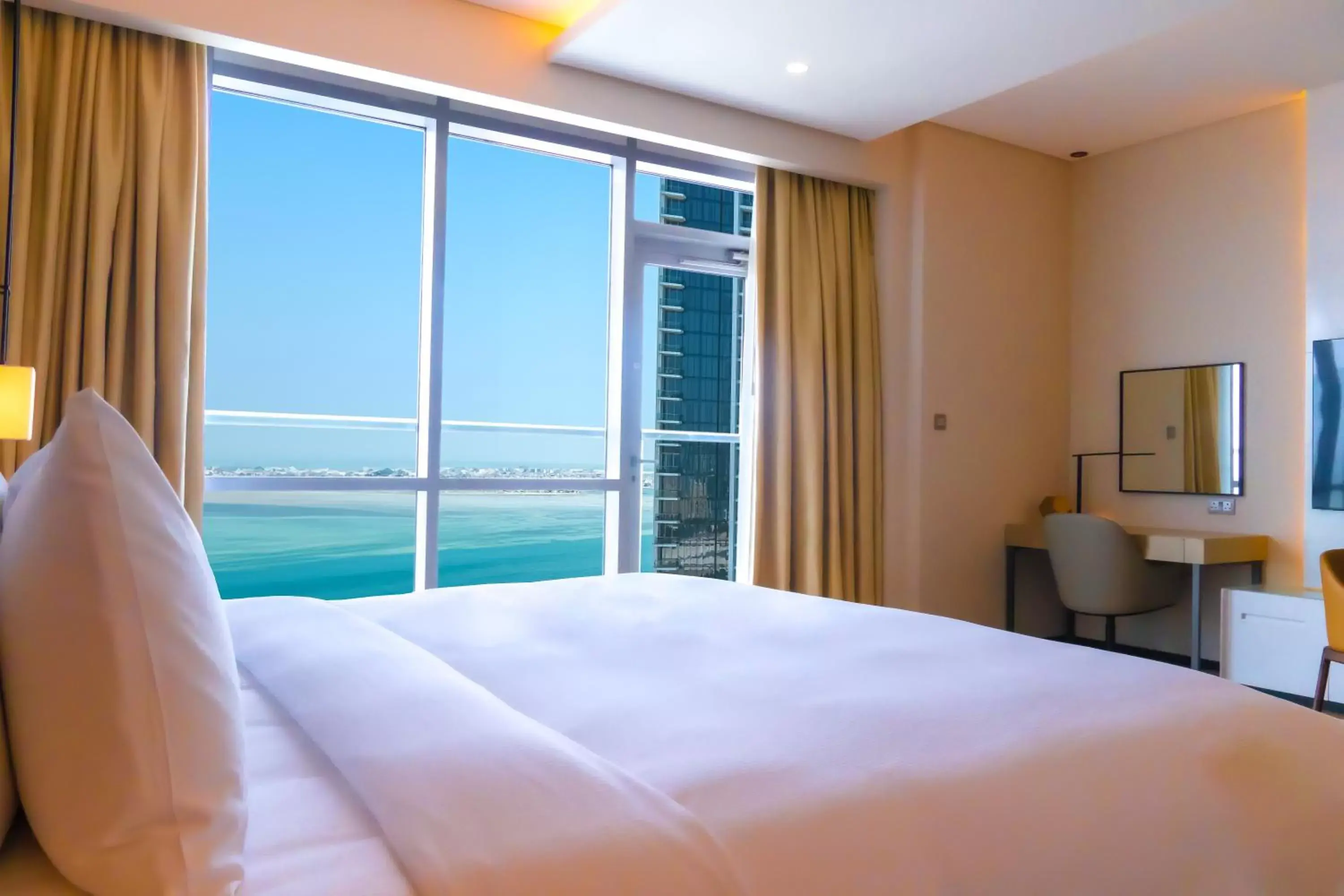Bedroom, Bed in Hilton Bahrain