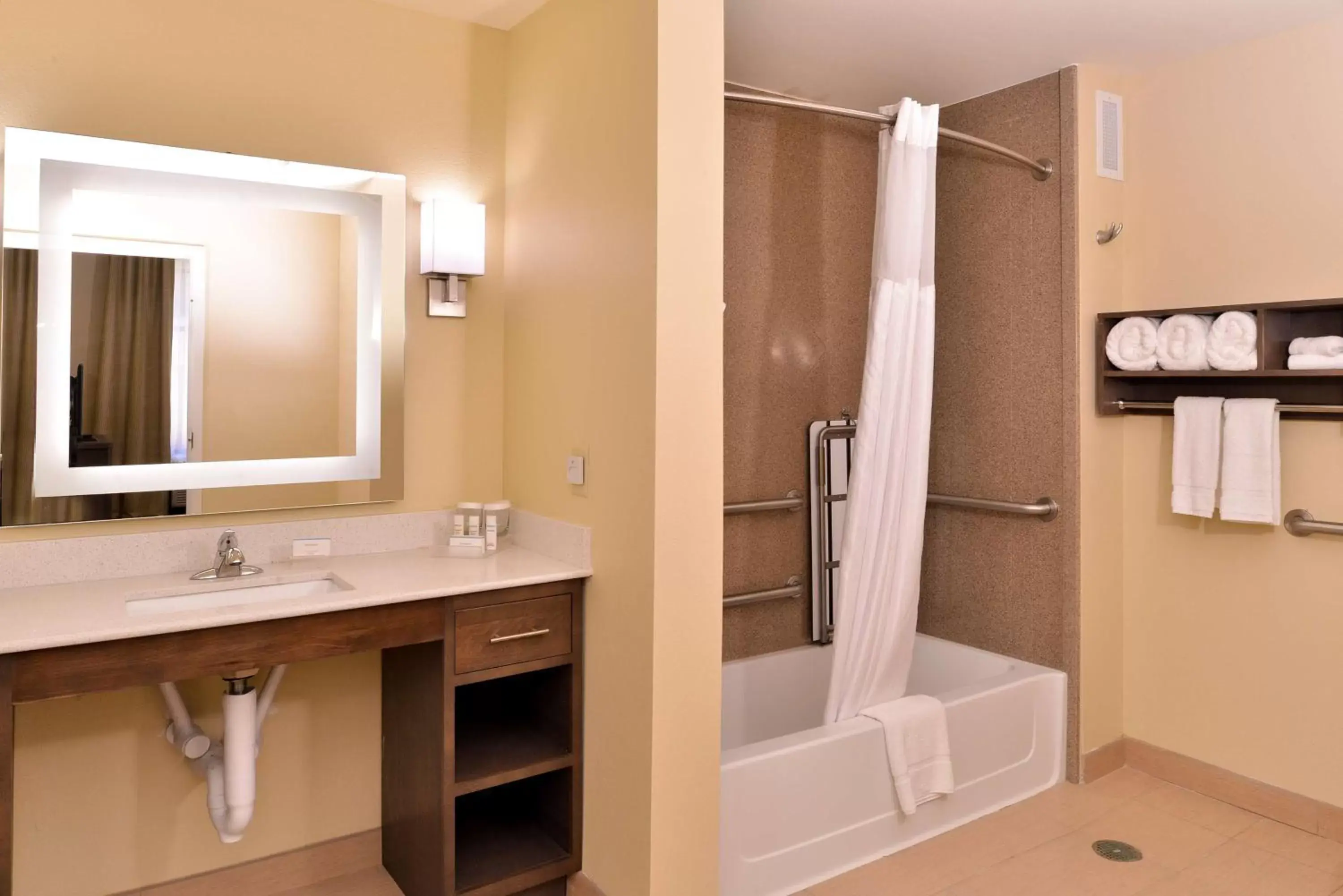 Bathroom in Homewood Suites by Hilton Houma