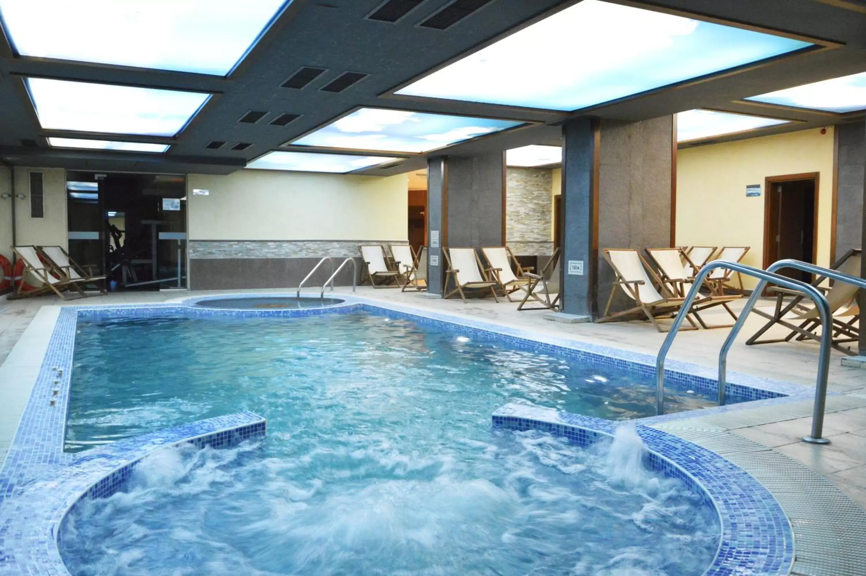 Swimming Pool in Gardenia Park Hotel