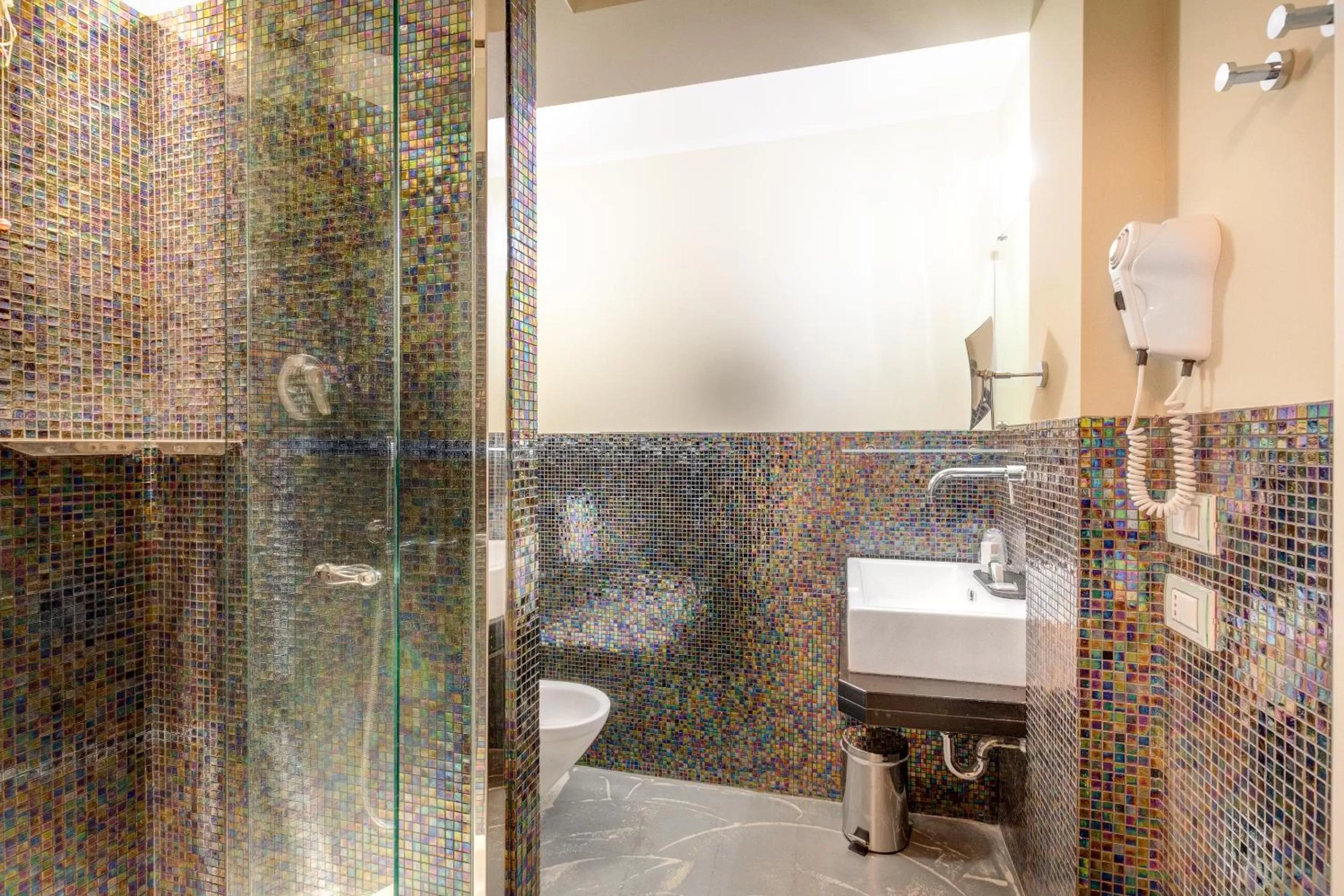 Shower in Il Convento Dei Fiori Di Seta