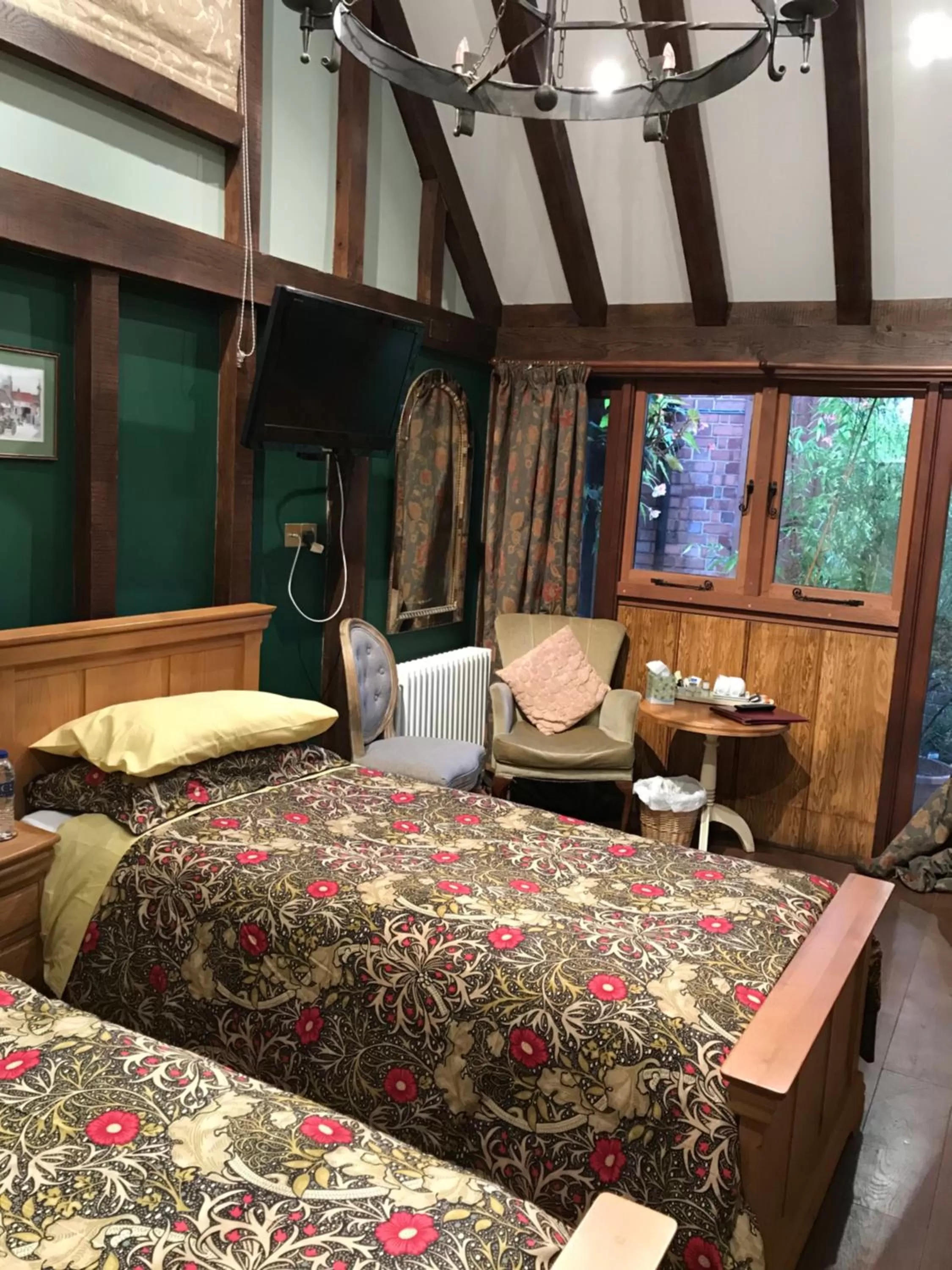 Bed in The Chequers Inn