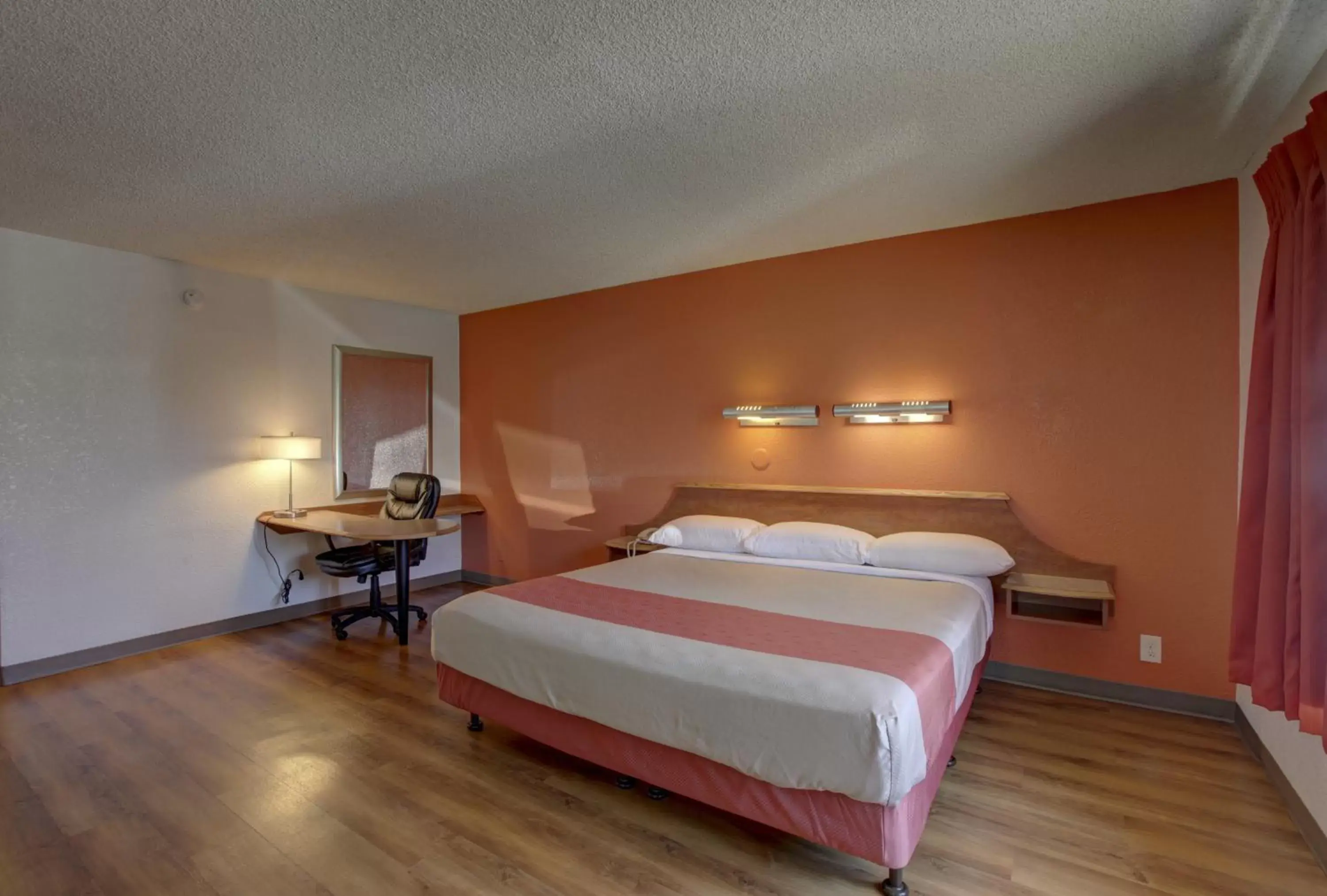 Bed in Motel 6-Santa Ana, CA - Irvine - Orange County Airport