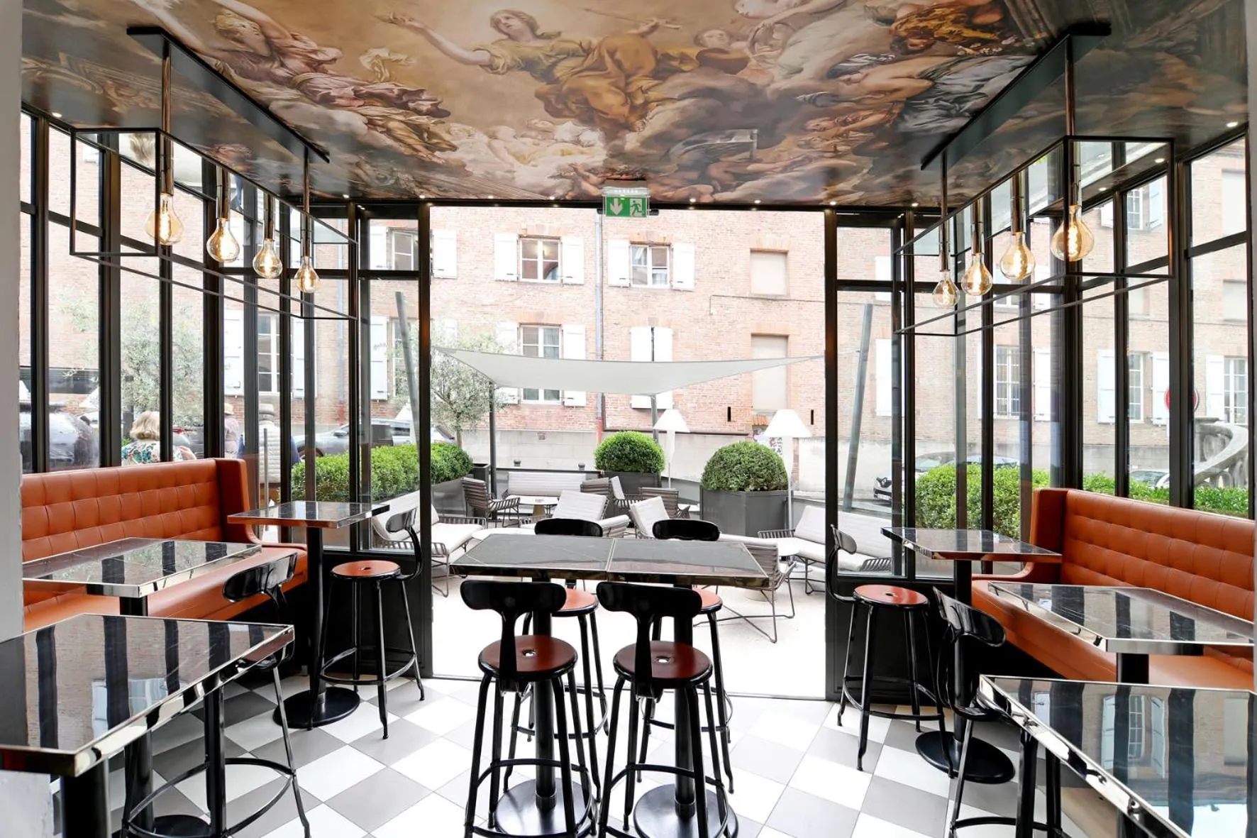 Lounge or bar in Hôtel Alchimy