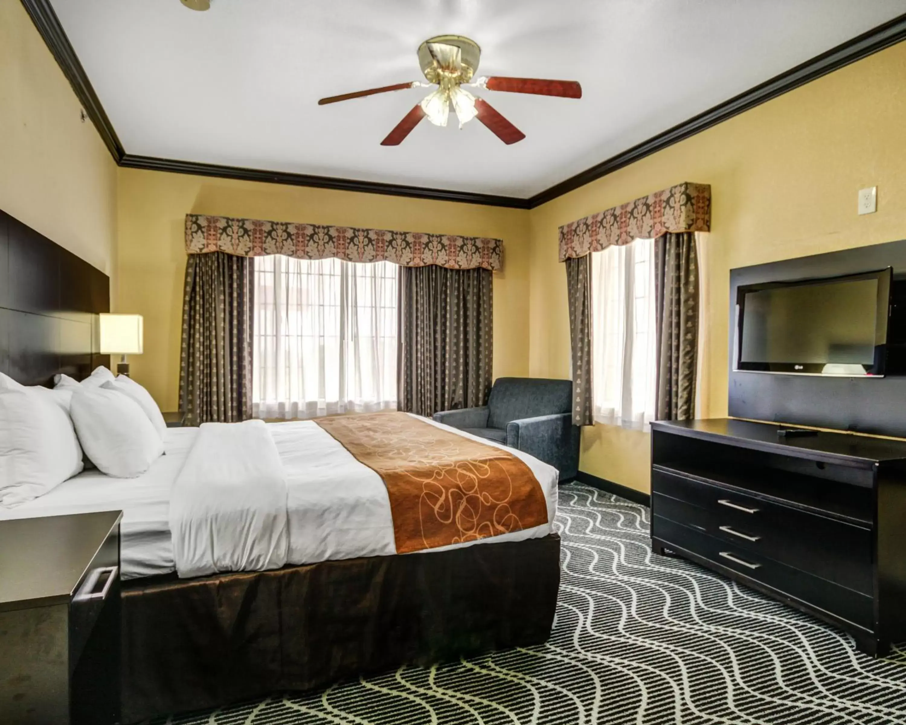 King Suite - Non-Smoking in Comfort Suites Lake Ray Hubbard