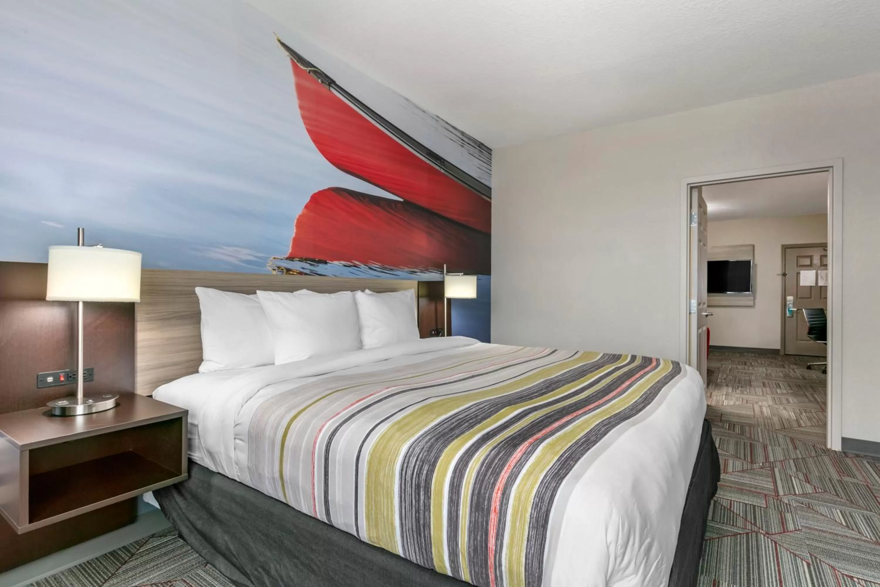 King Suite - Accessible/Non-Smoking in Clarion Pointe Columbus-Bradley Park