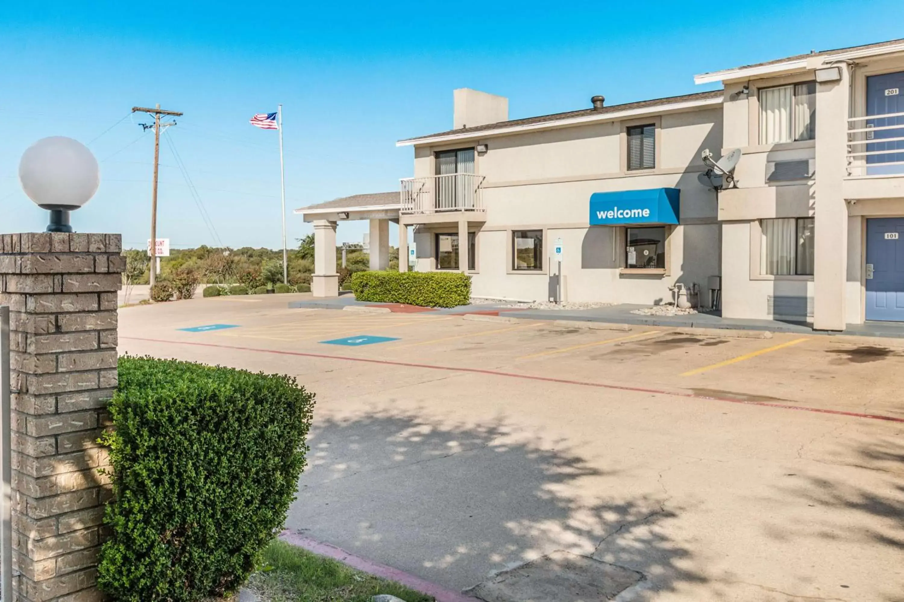 Property Building in Motel 6-Lancaster, TX - DeSoto - Lancaster