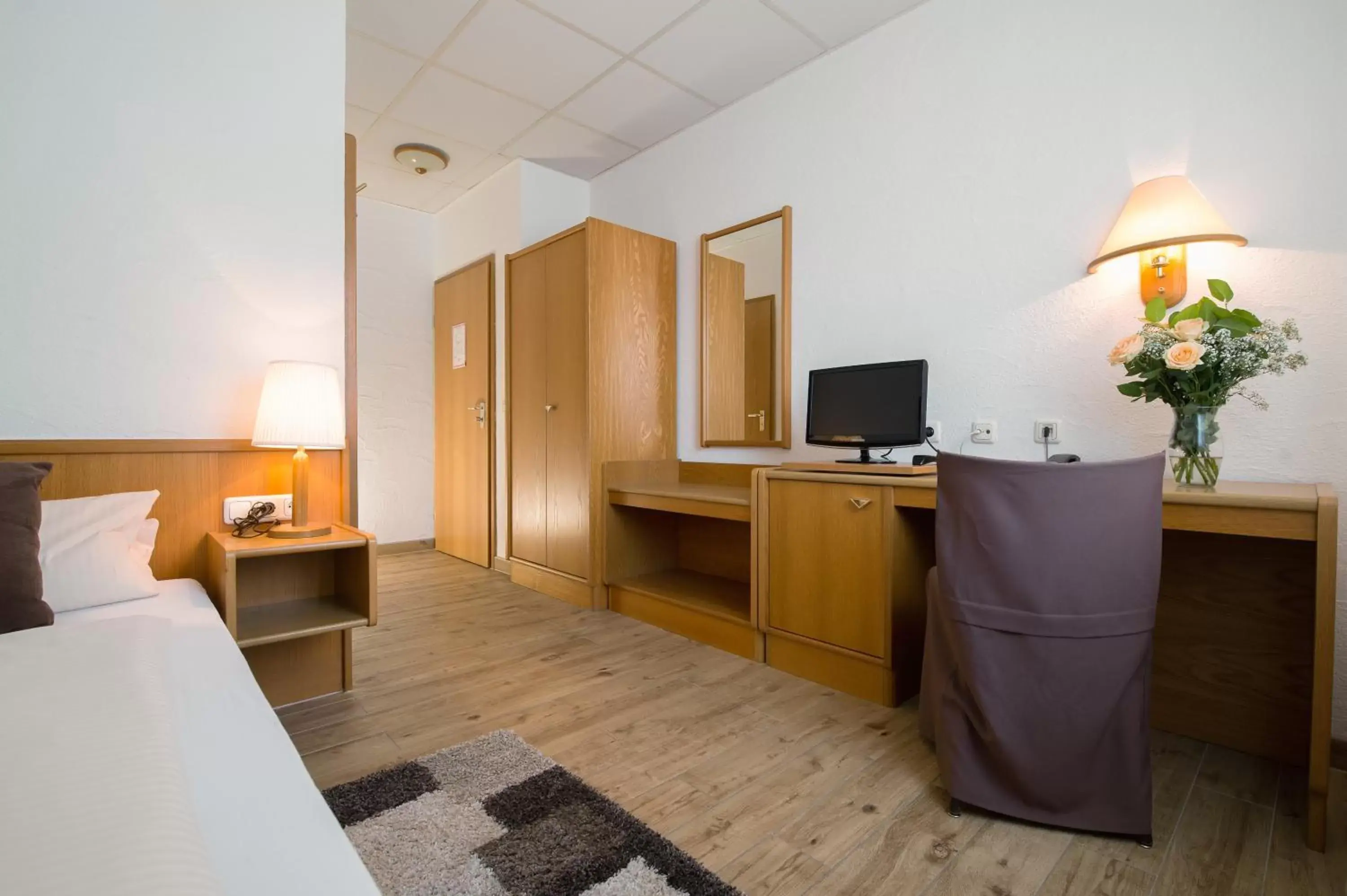 Single Room - single occupancy in Hotel-Restaurant Schwyzerhüsli Single Room - single occupancy in Hotel-Restaurant Schwyzerhüsli