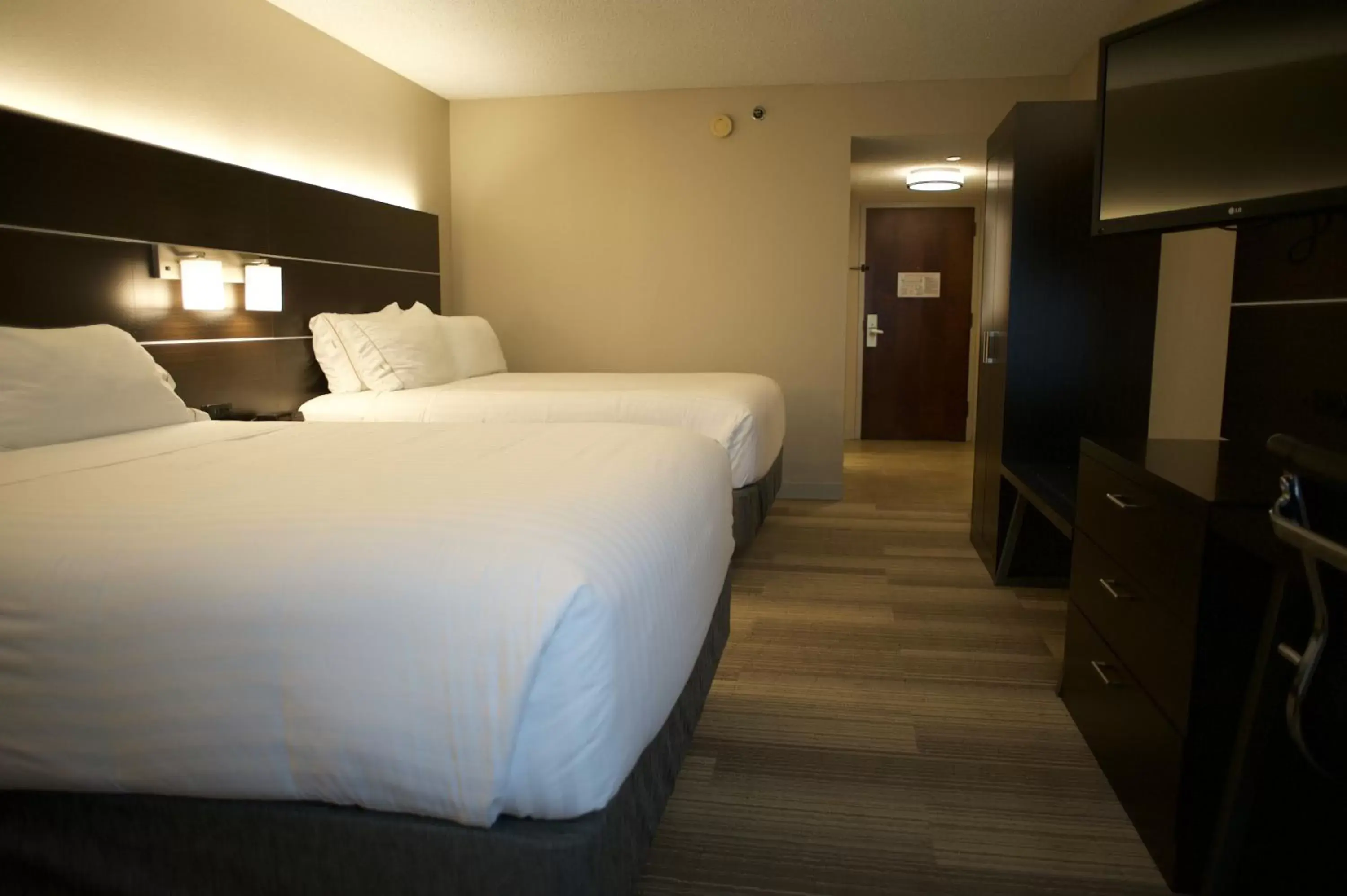 Photo of the whole room, Bed in Holiday Inn Express Atlanta W (I-20) Douglasville, an IHG Hotel