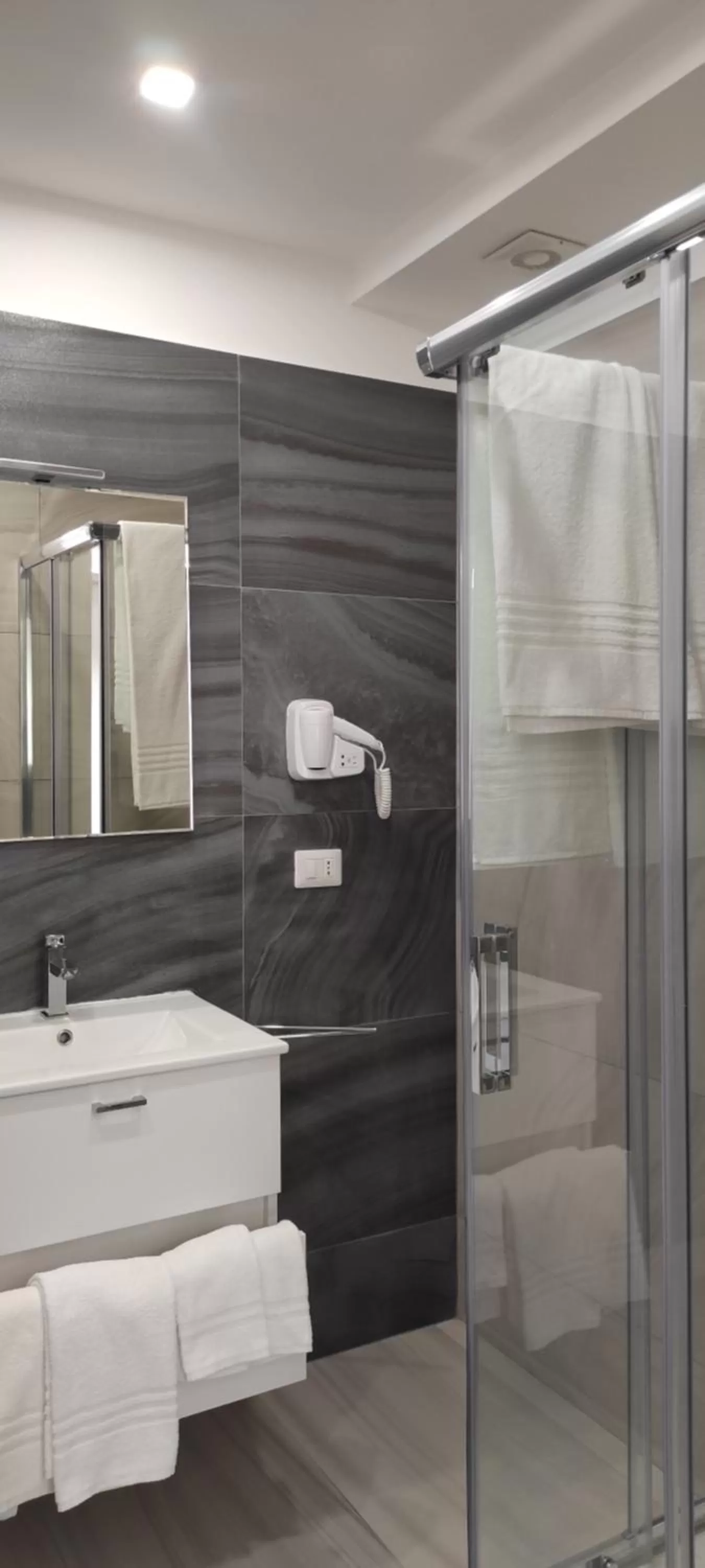 Bathroom in LA DARSENA rooms