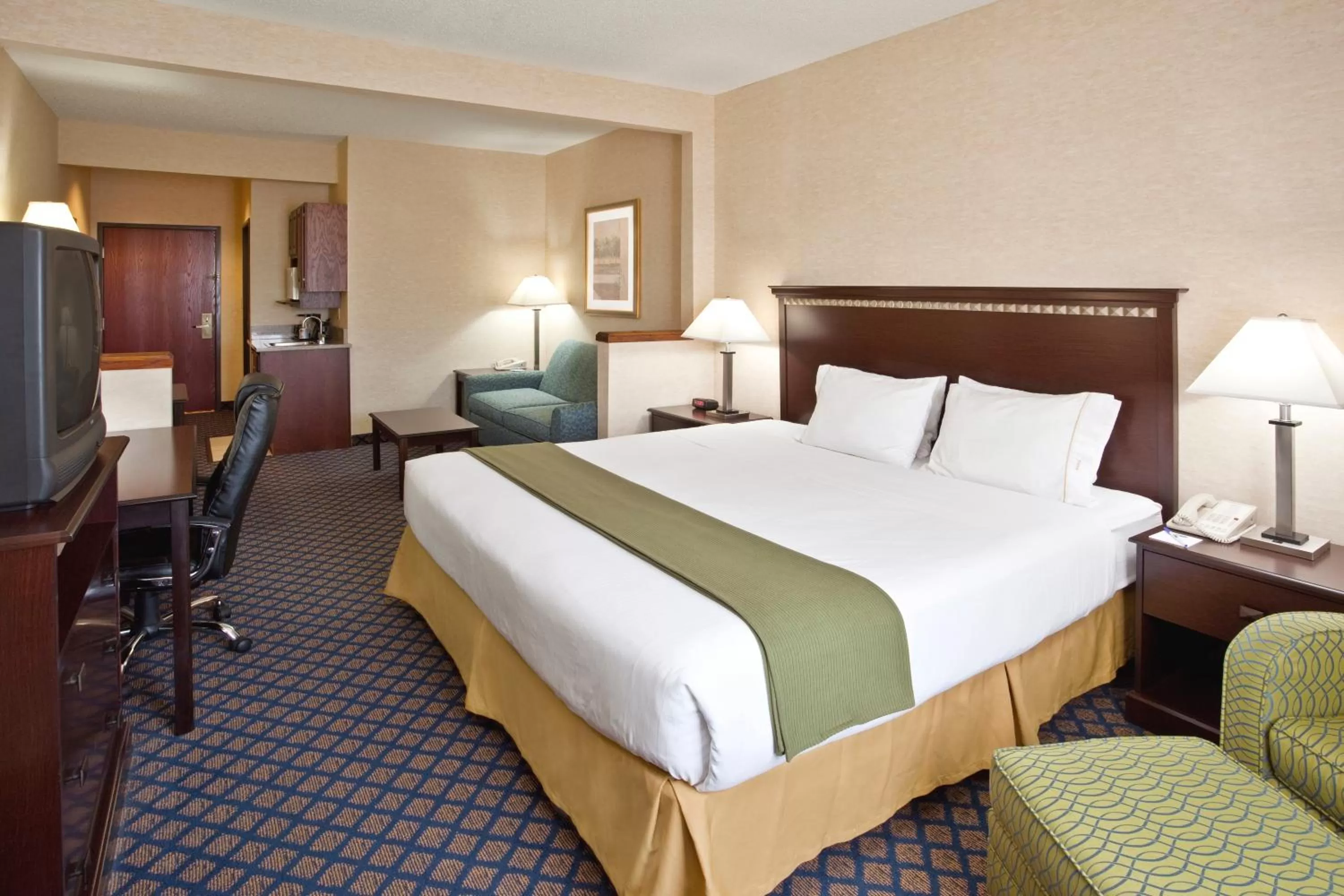 Photo of the whole room, Bed in Holiday Inn Express Hotel & Suites Delaware-Columbus Area by IHG