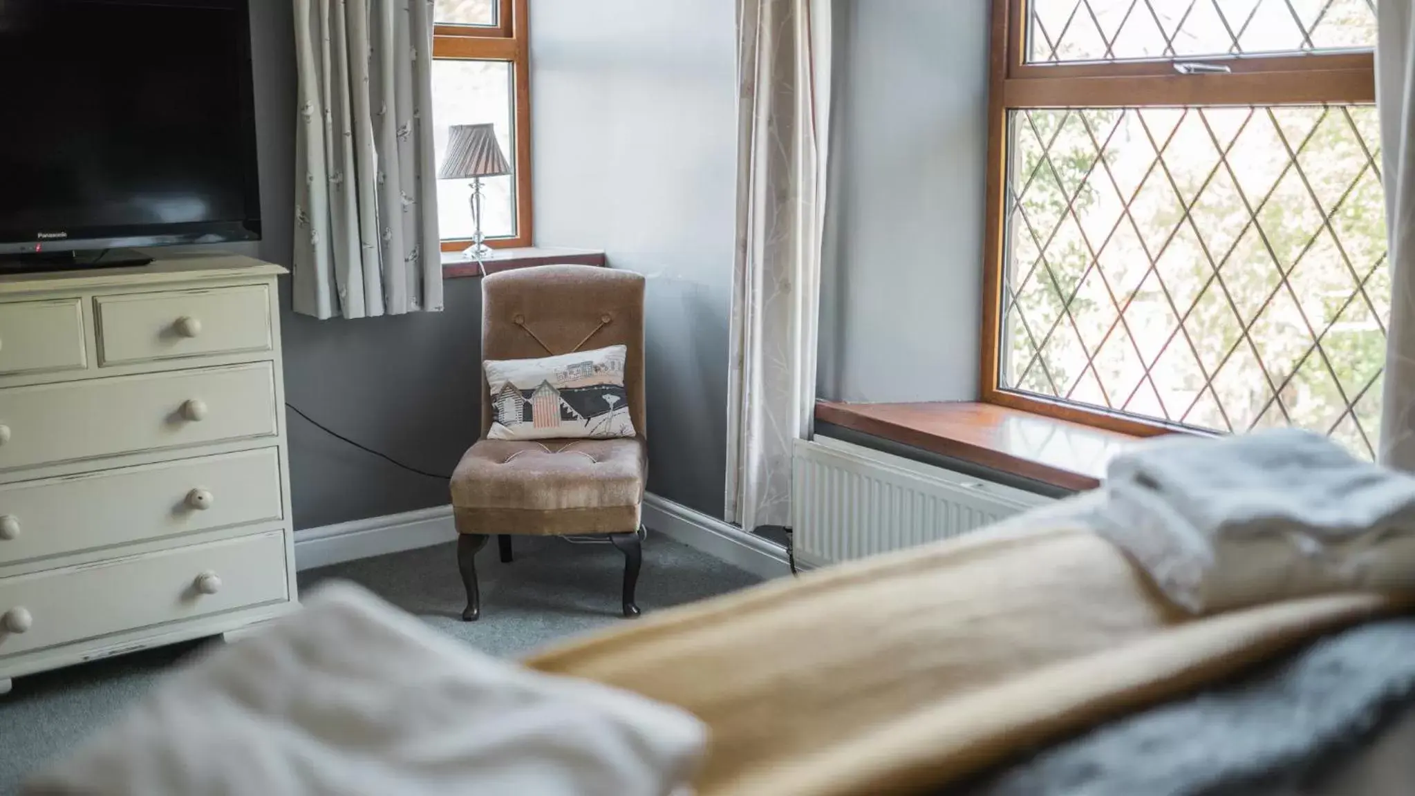 Bedroom, Seating Area in The Old Hall Inn