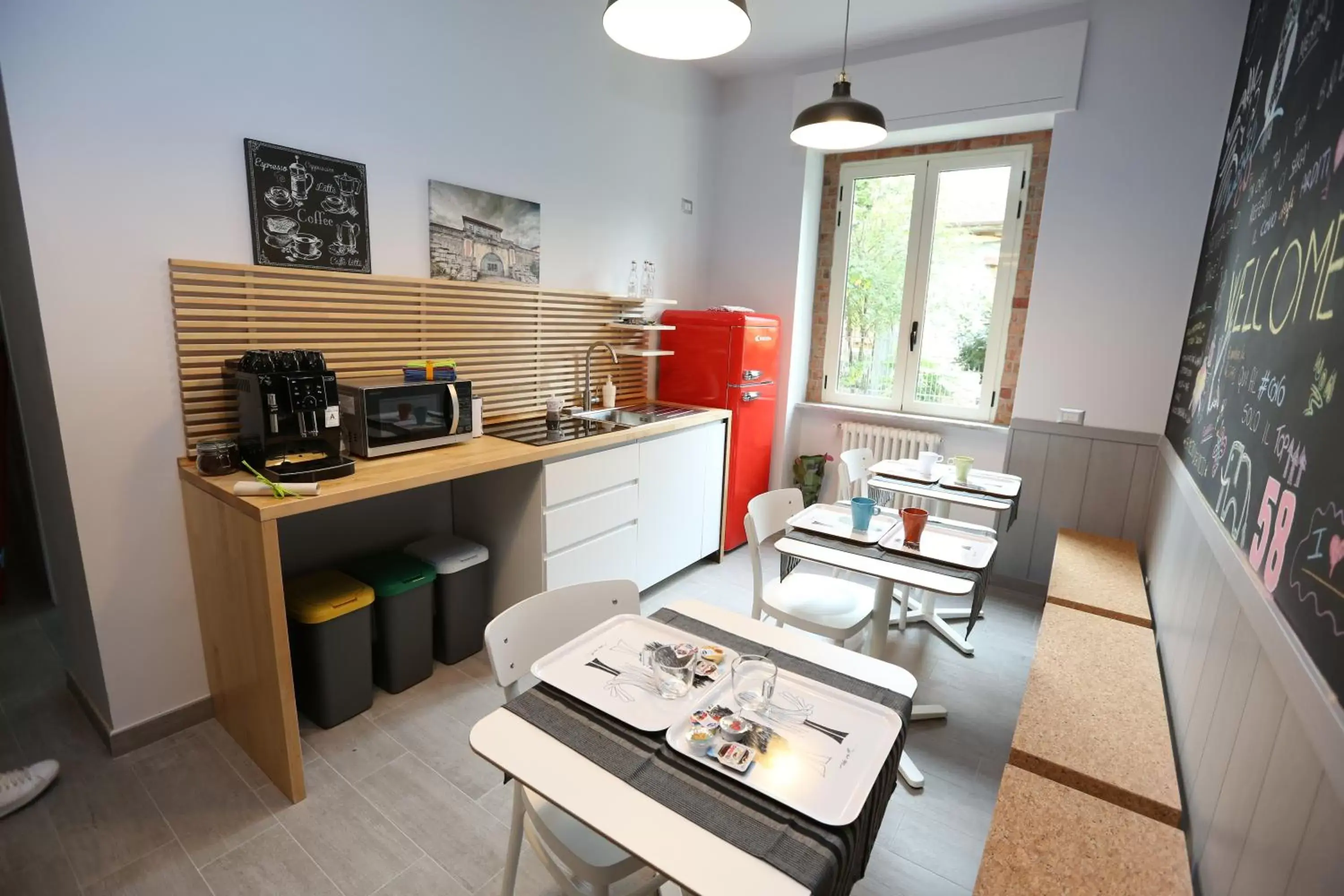 Dining area, Kitchen/Kitchenette in Il Covo degli Arditi B&B