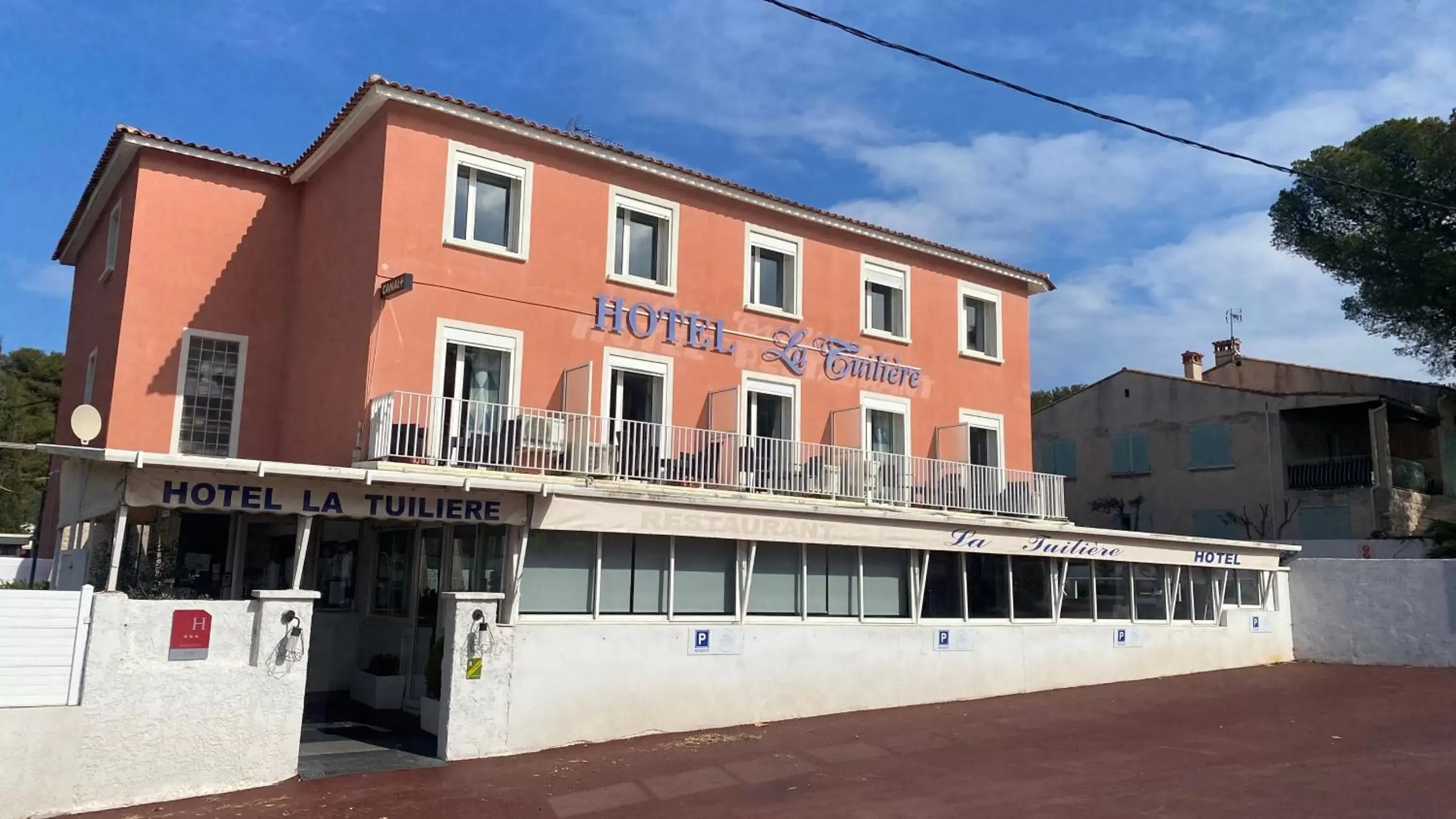 Property Building in Hotel La Tuiliere