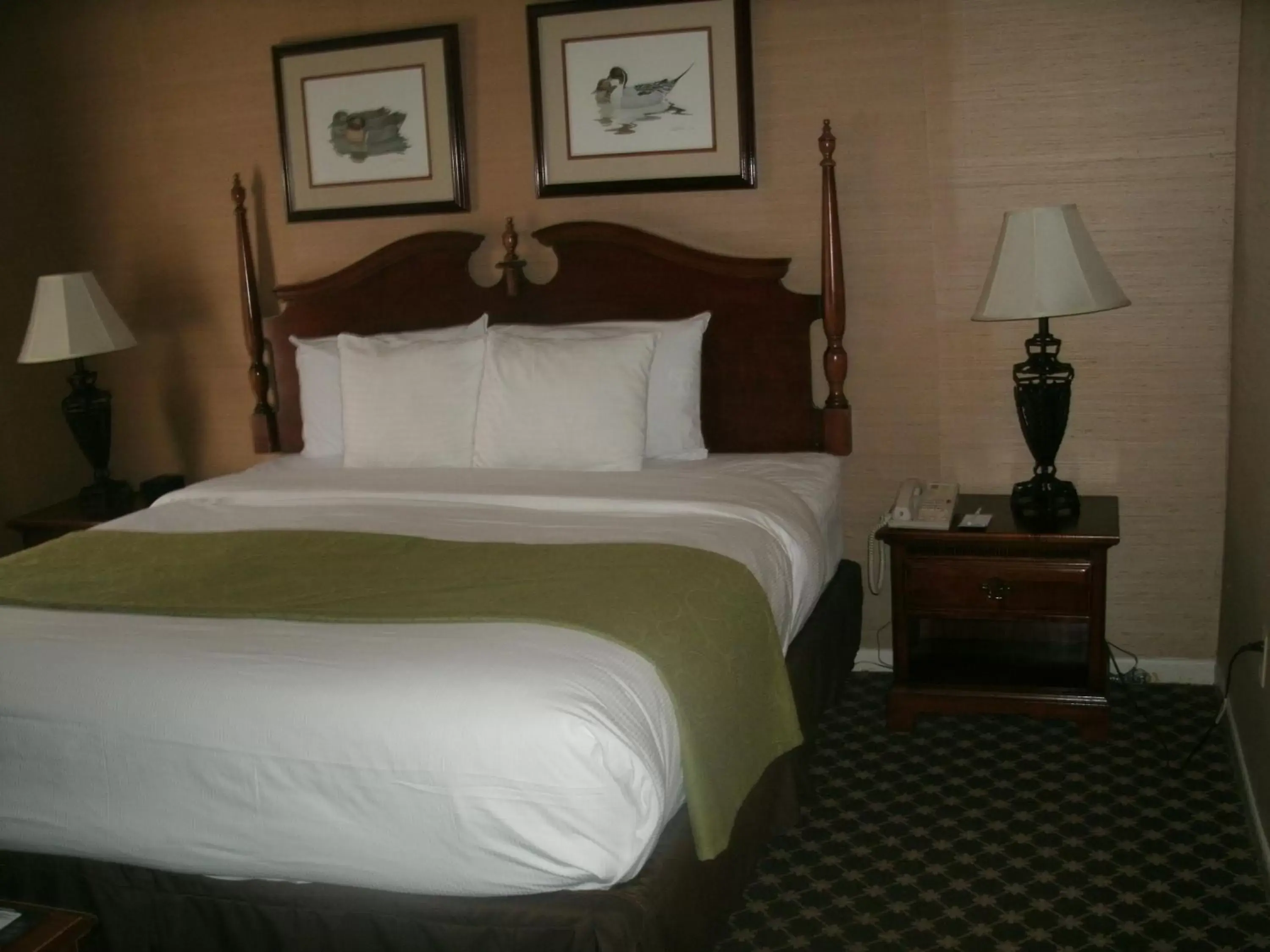 Bed in Merry Acres Inn