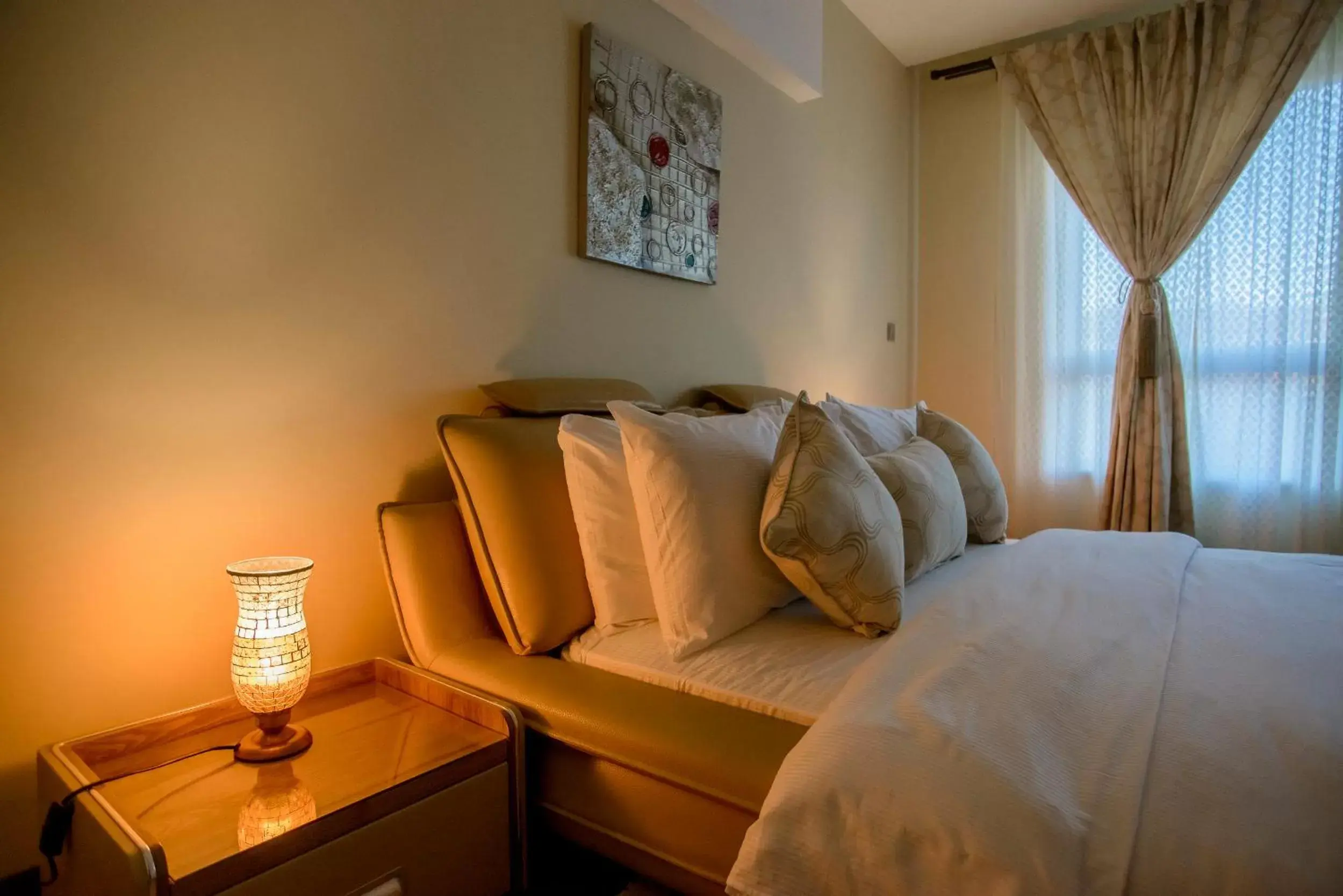 Bedroom, Seating Area in The Landmark Suites