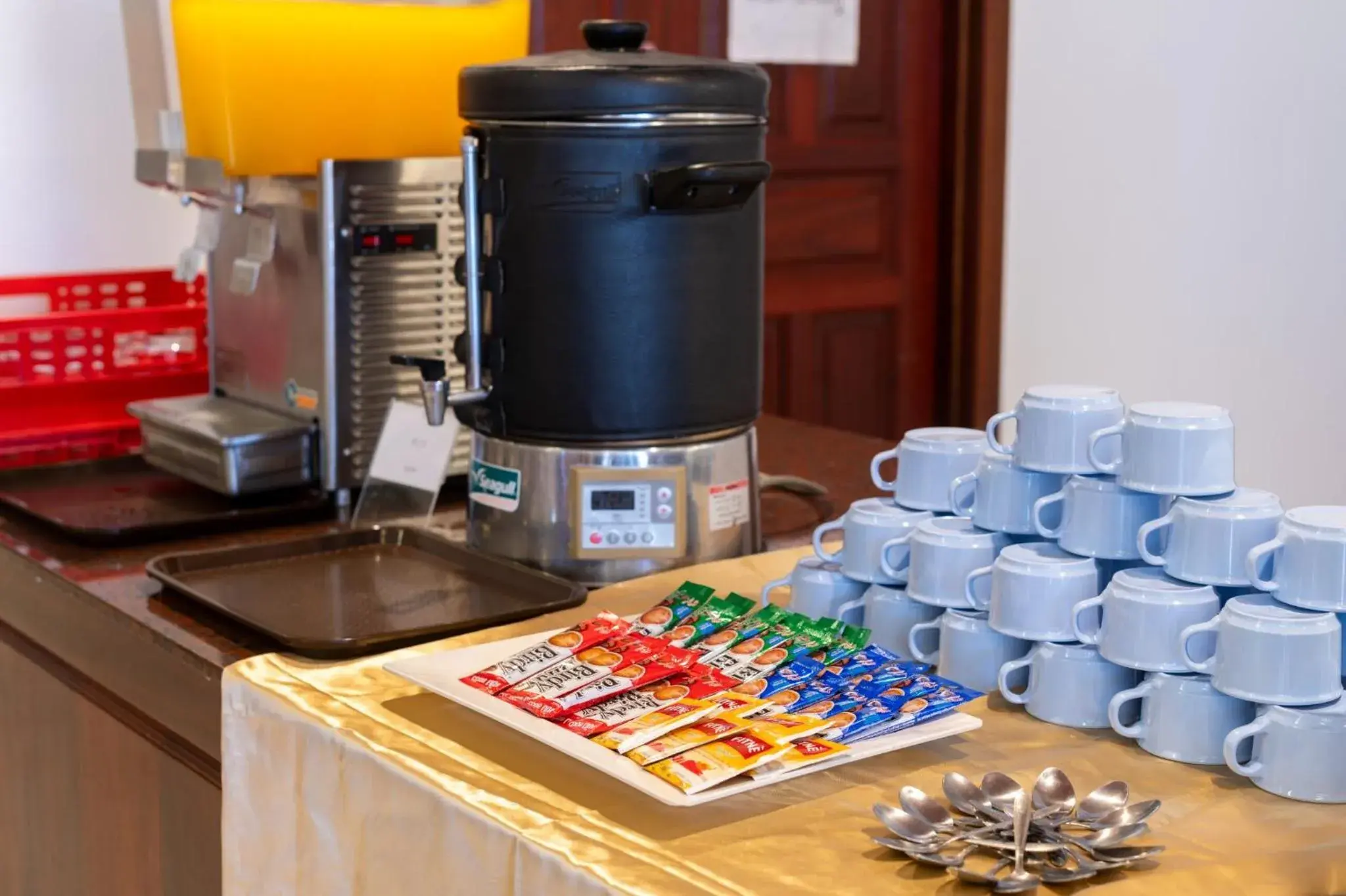 Food, Coffee/Tea Facilities in The President Hotel at Chokchai 4