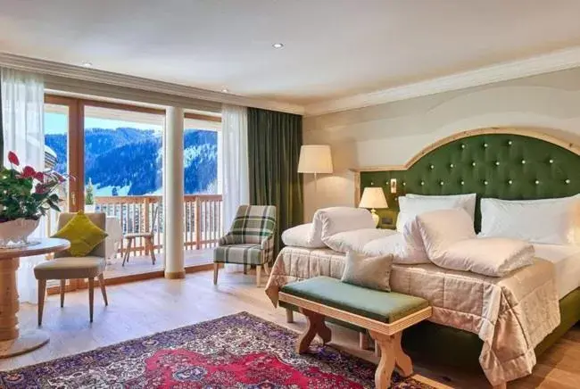 Deluxe Double Room in Hotel Sassongher Deluxe Double Room in Hotel Sassongher