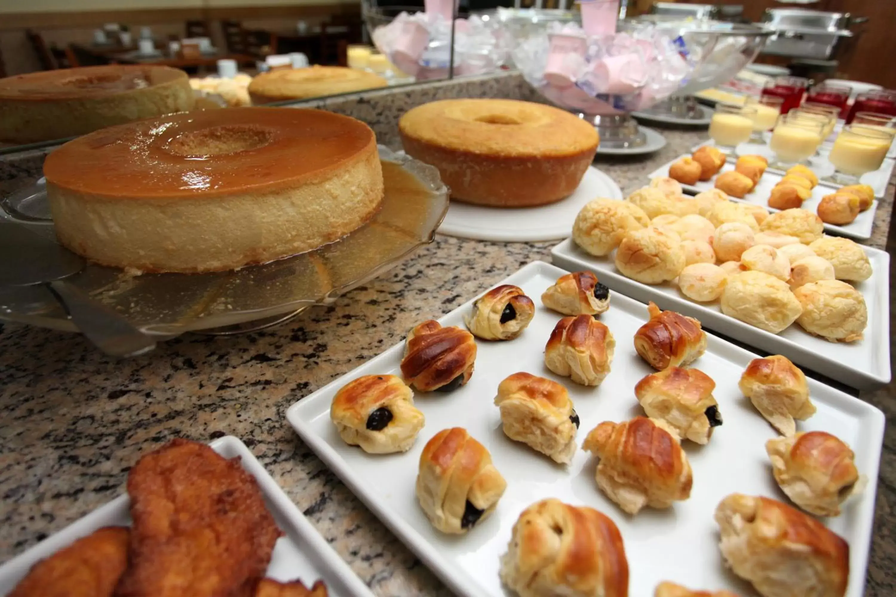 Buffet breakfast, Food in Fluminense Hotel