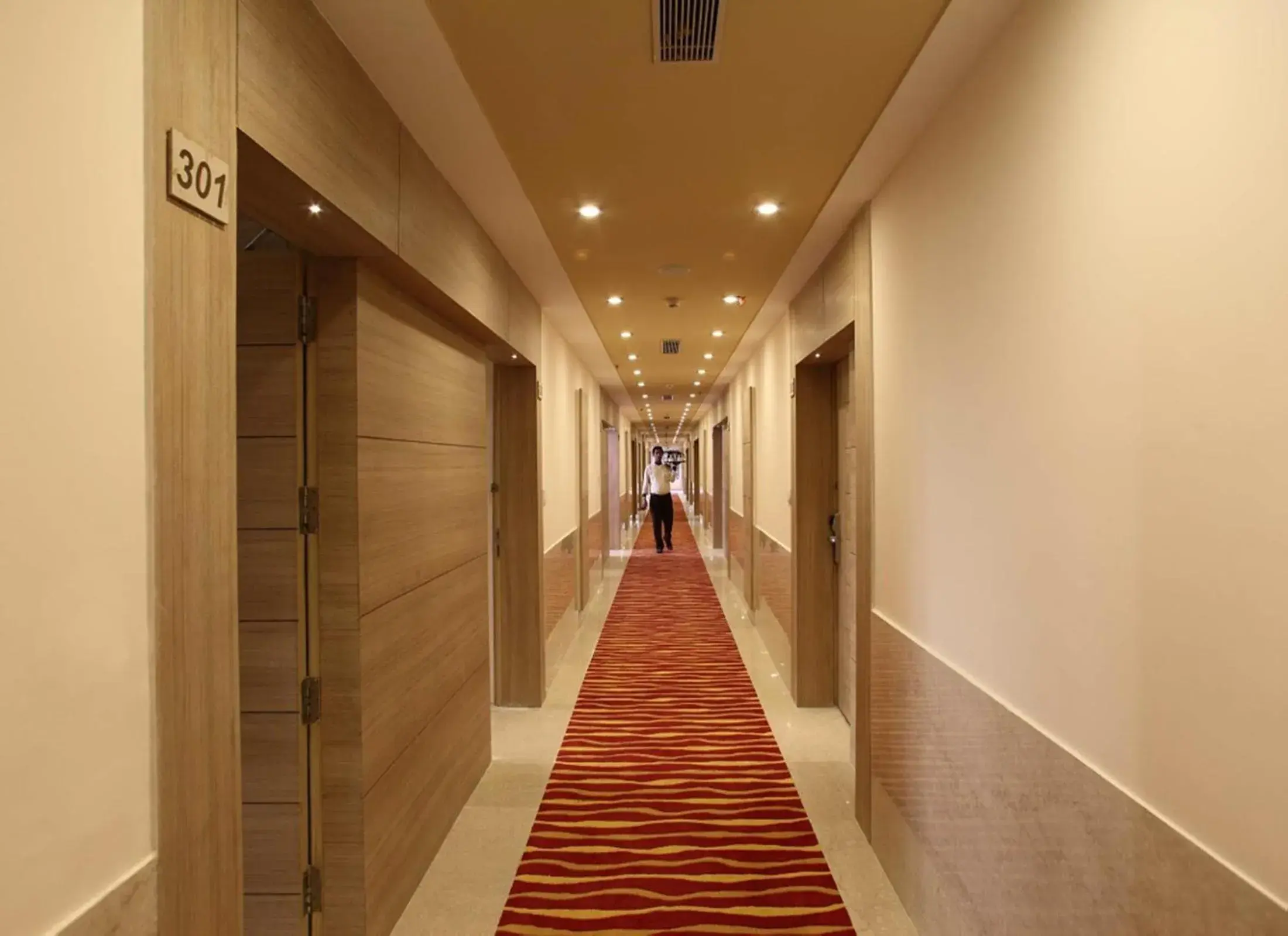 Area and facilities in Nidhivan Sarovar Portico