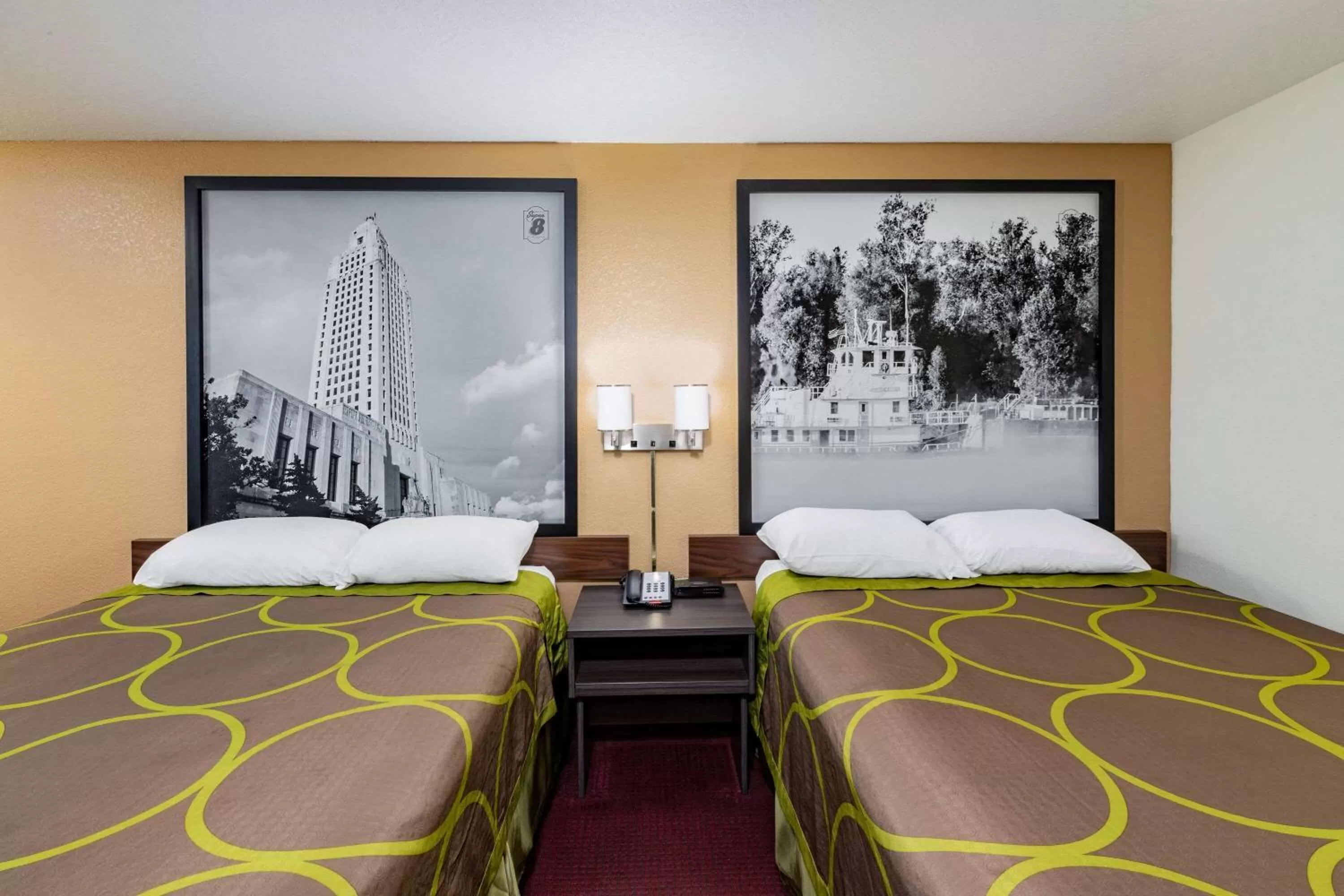 Photo of the whole room, Bed in Super 8 by Wyndham Kinder/Coushatta near Casino