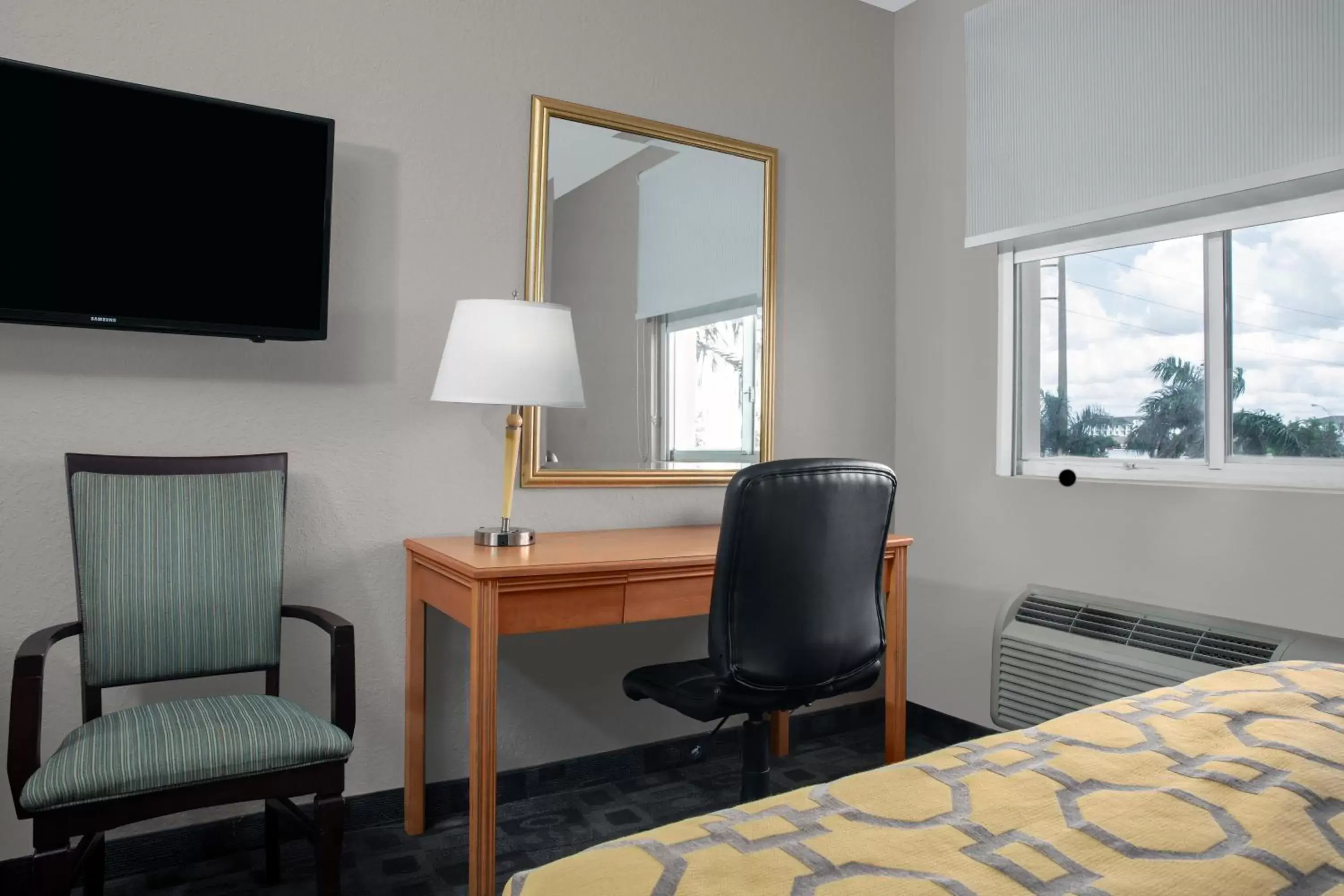 TV and multimedia, TV/Entertainment Center in Baymont by Wyndham Miami Doral