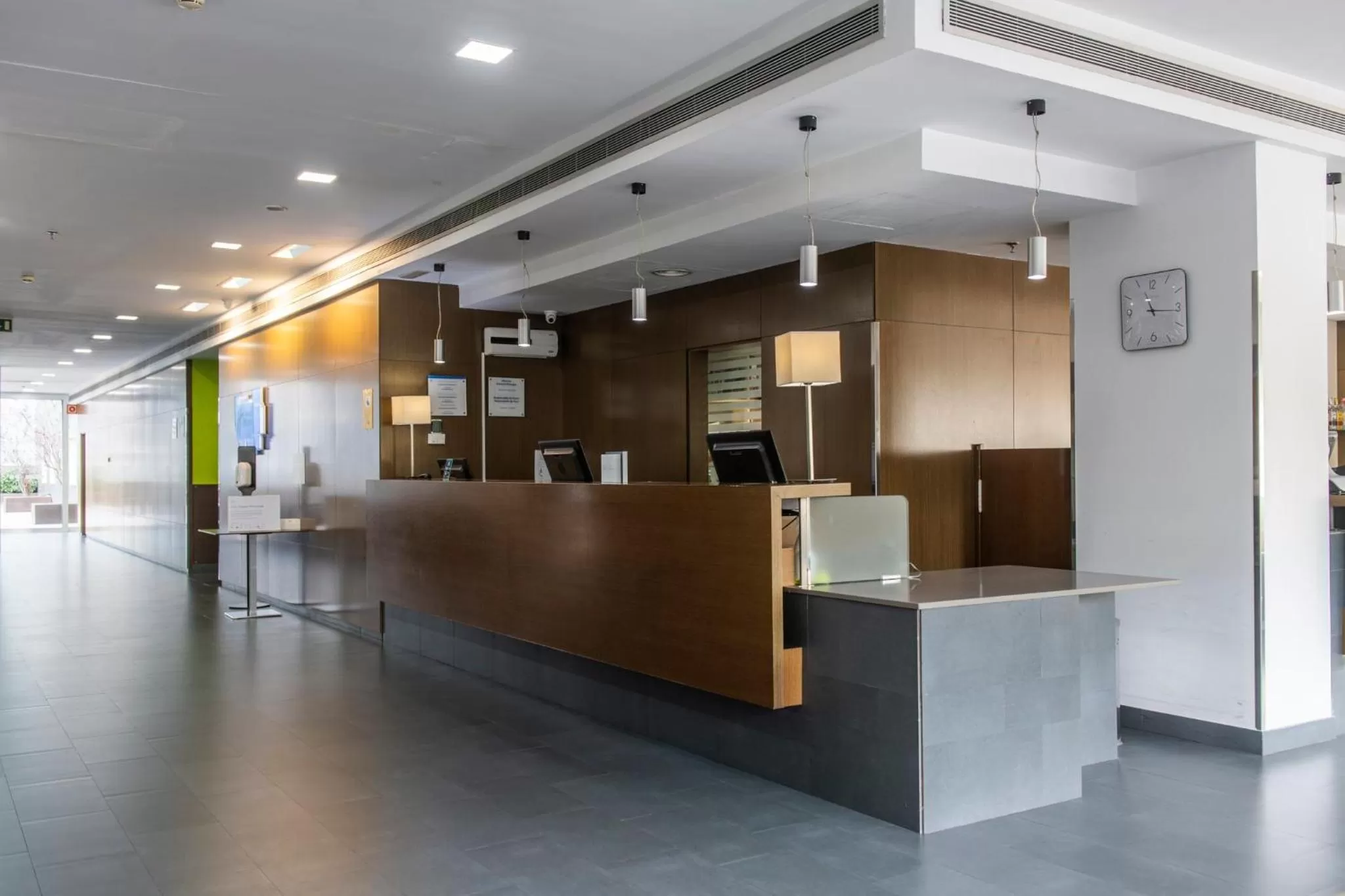 Lobby or reception in Holiday Inn Express Barcelona City 22@ by IHG