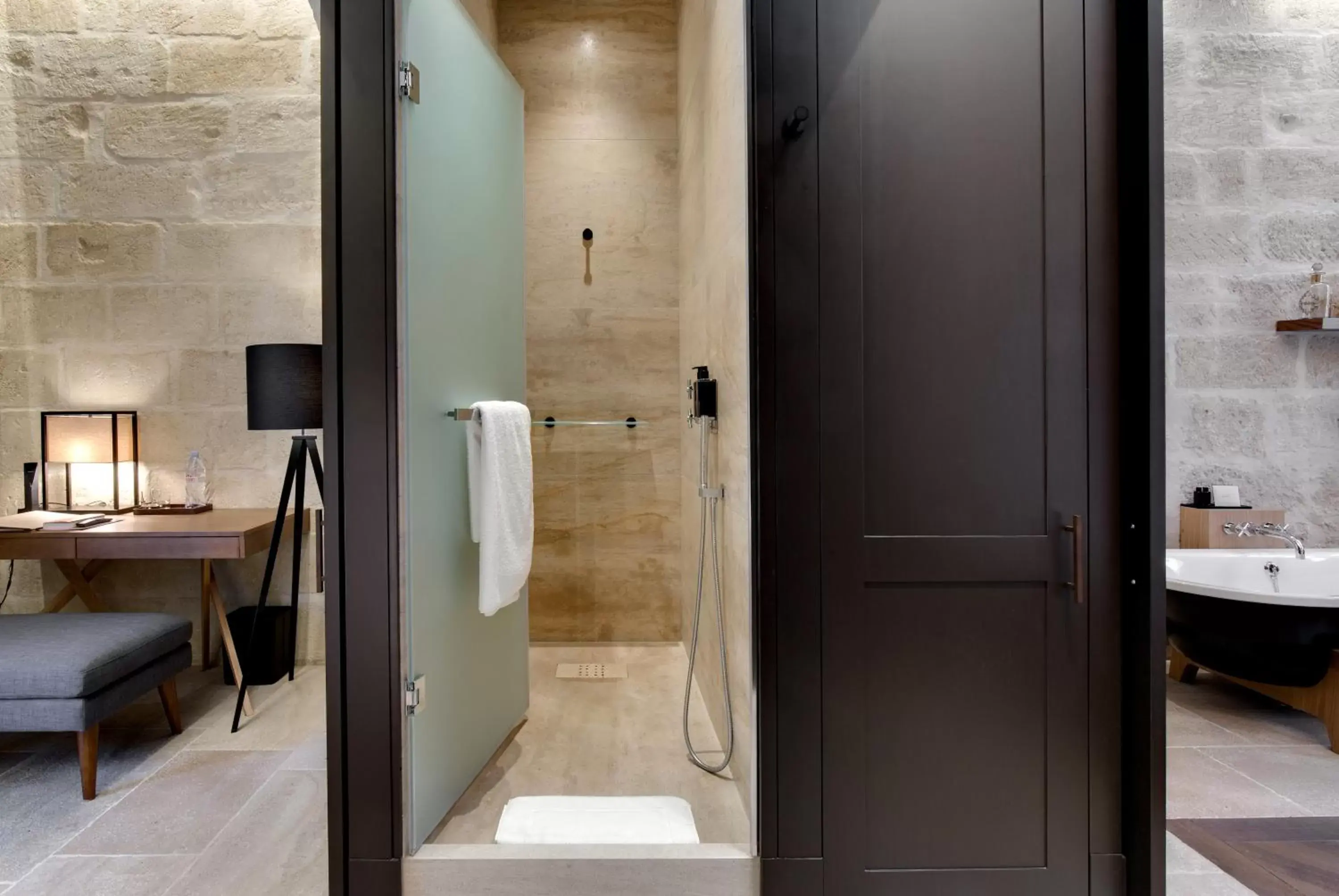 Shower, Bathroom in Boutique Hôtel des Remparts & Spa