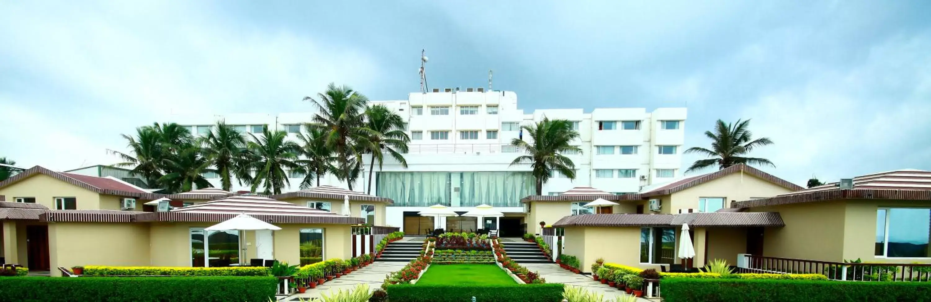 Facade/entrance, Property Building in Hotel Holiday Resort