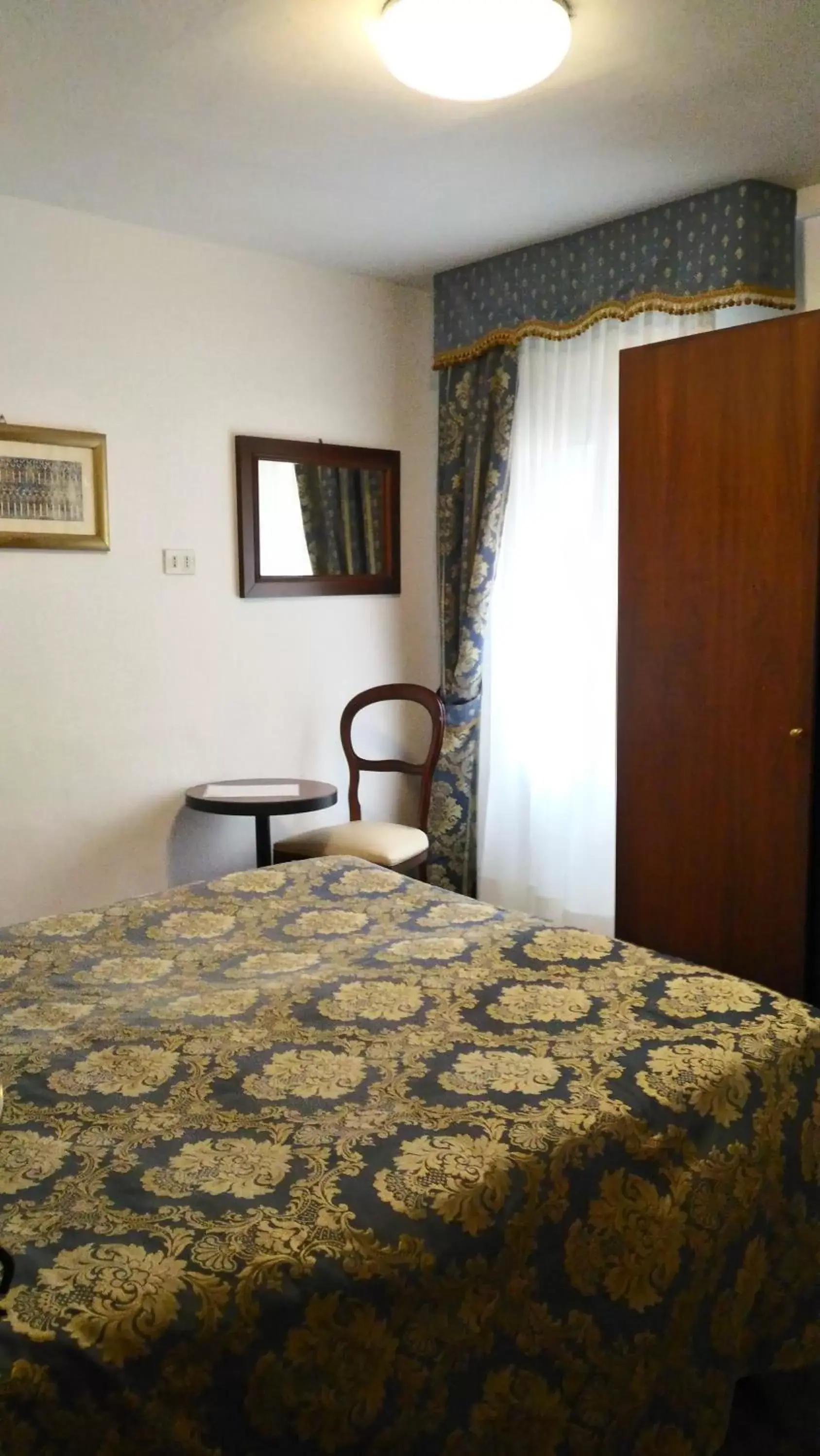 Photo of the whole room, Bed in Albergo Casa Peron