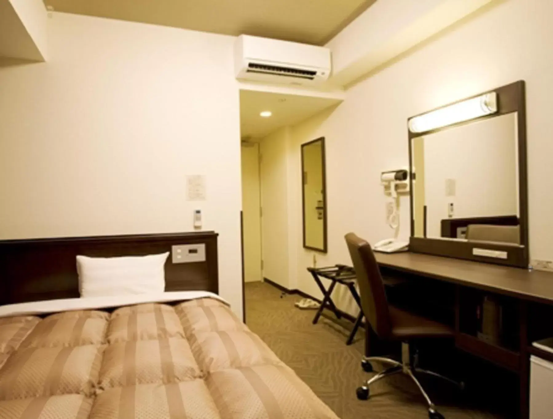 Bed in Hotel Route-Inn Noshiro