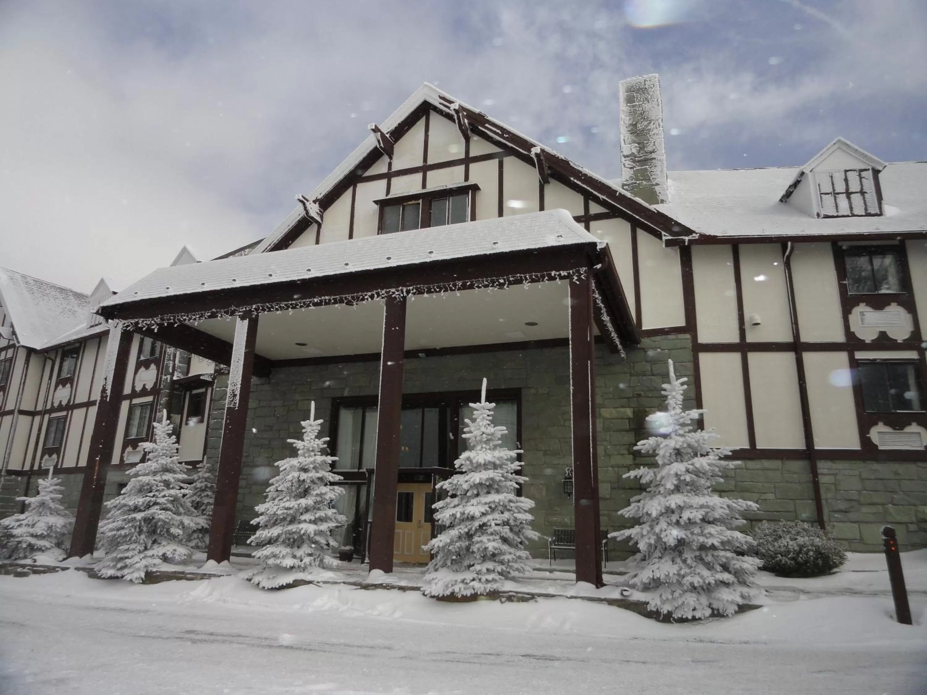 Facade/entrance in 4 Seasons at Beech Mountain