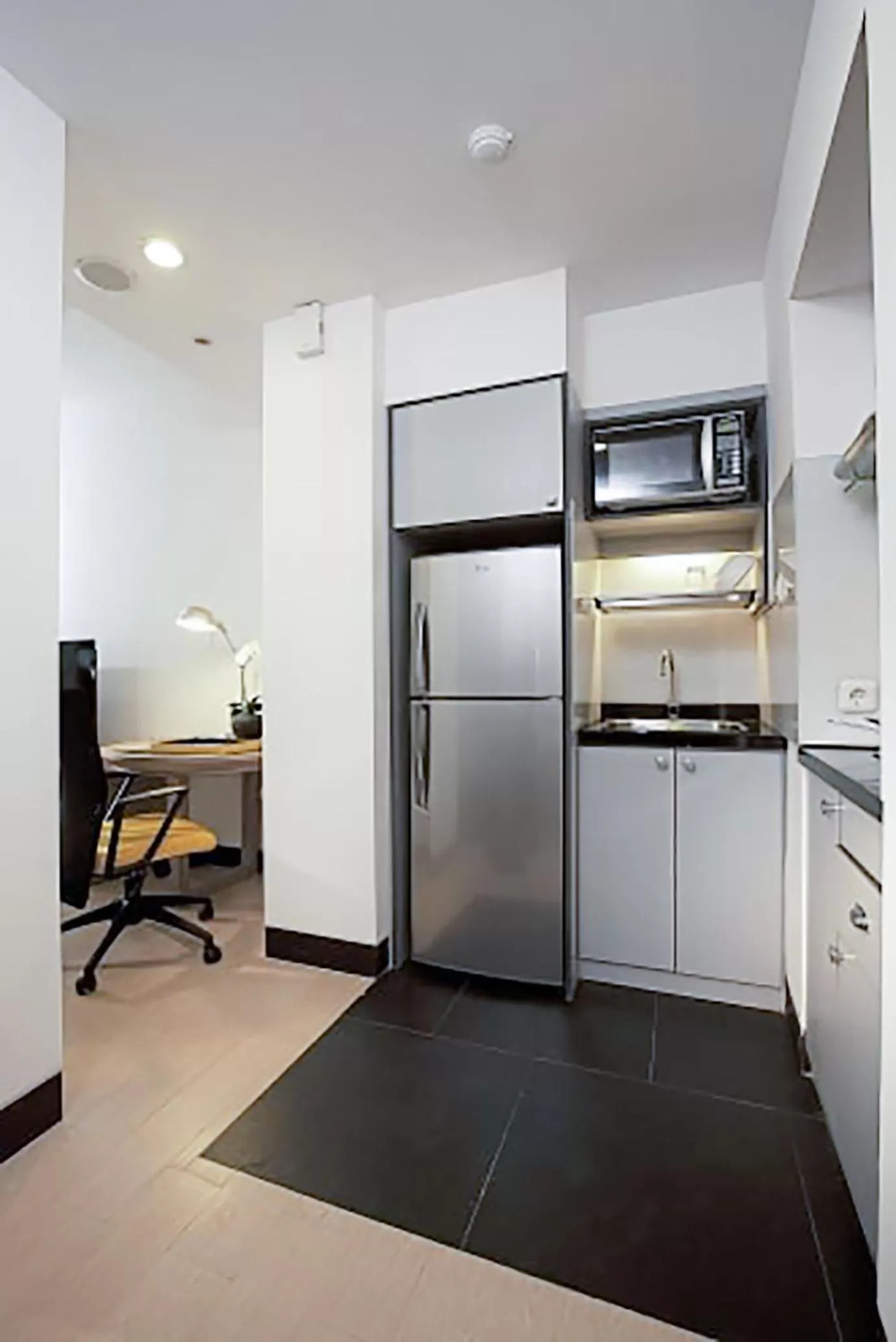 kitchen in Lemansion Senopati