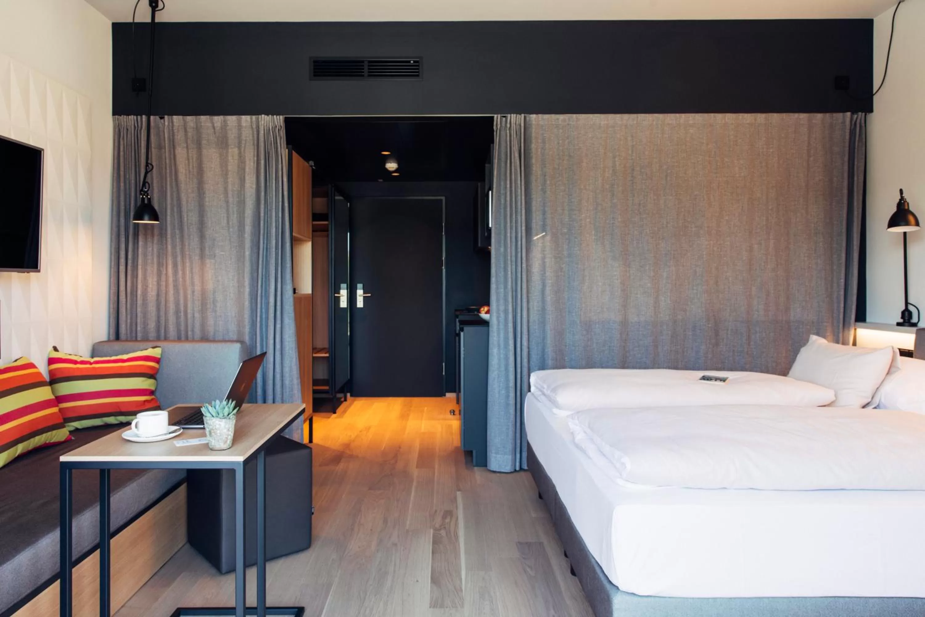 Photo of the whole room, Bed in harry's home Steyr hotel & apartments