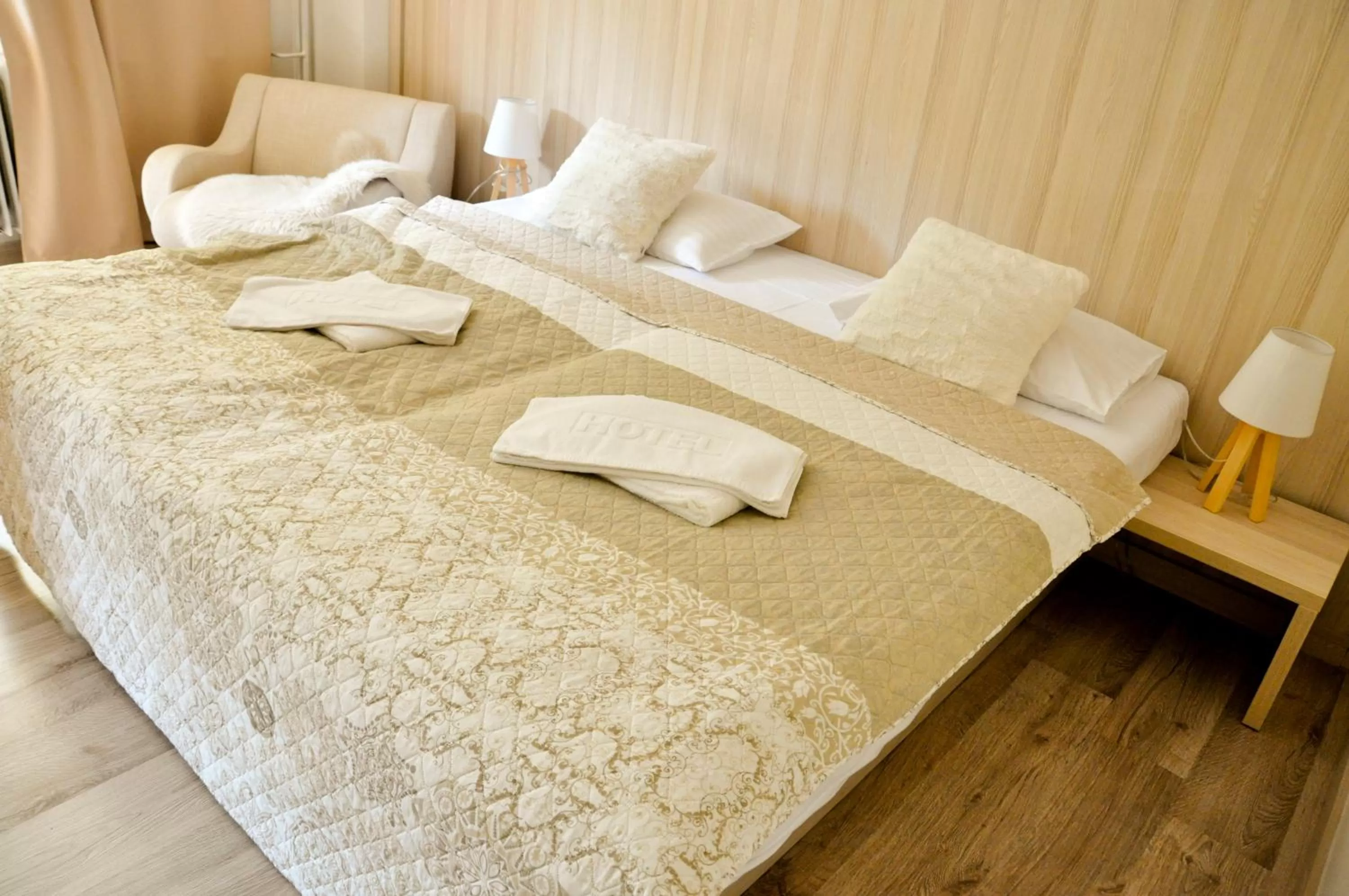 Bedroom, Bed in Hotel Garni