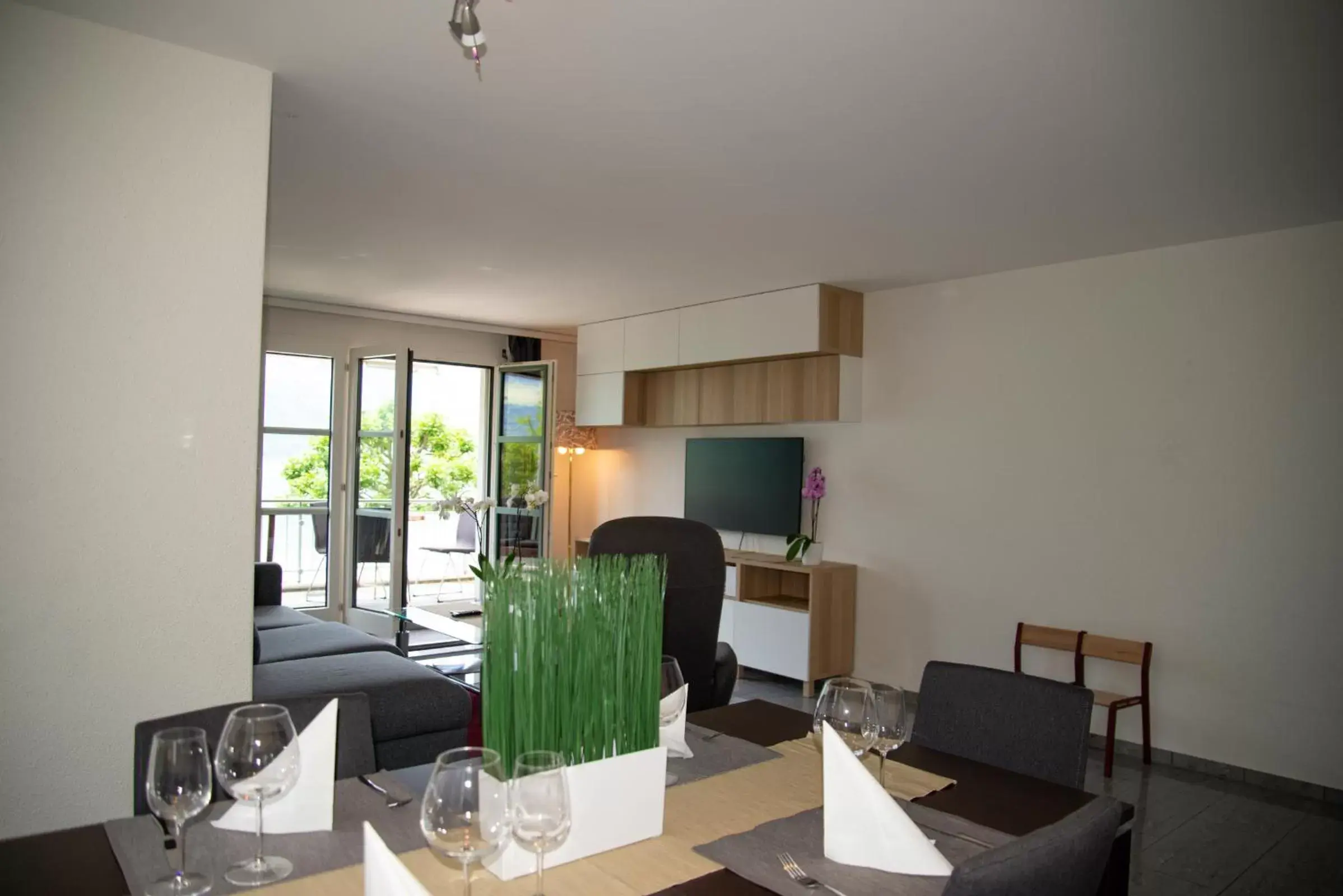 TV and multimedia, Dining Area in Seehotel Riviera at Lake Lucerne