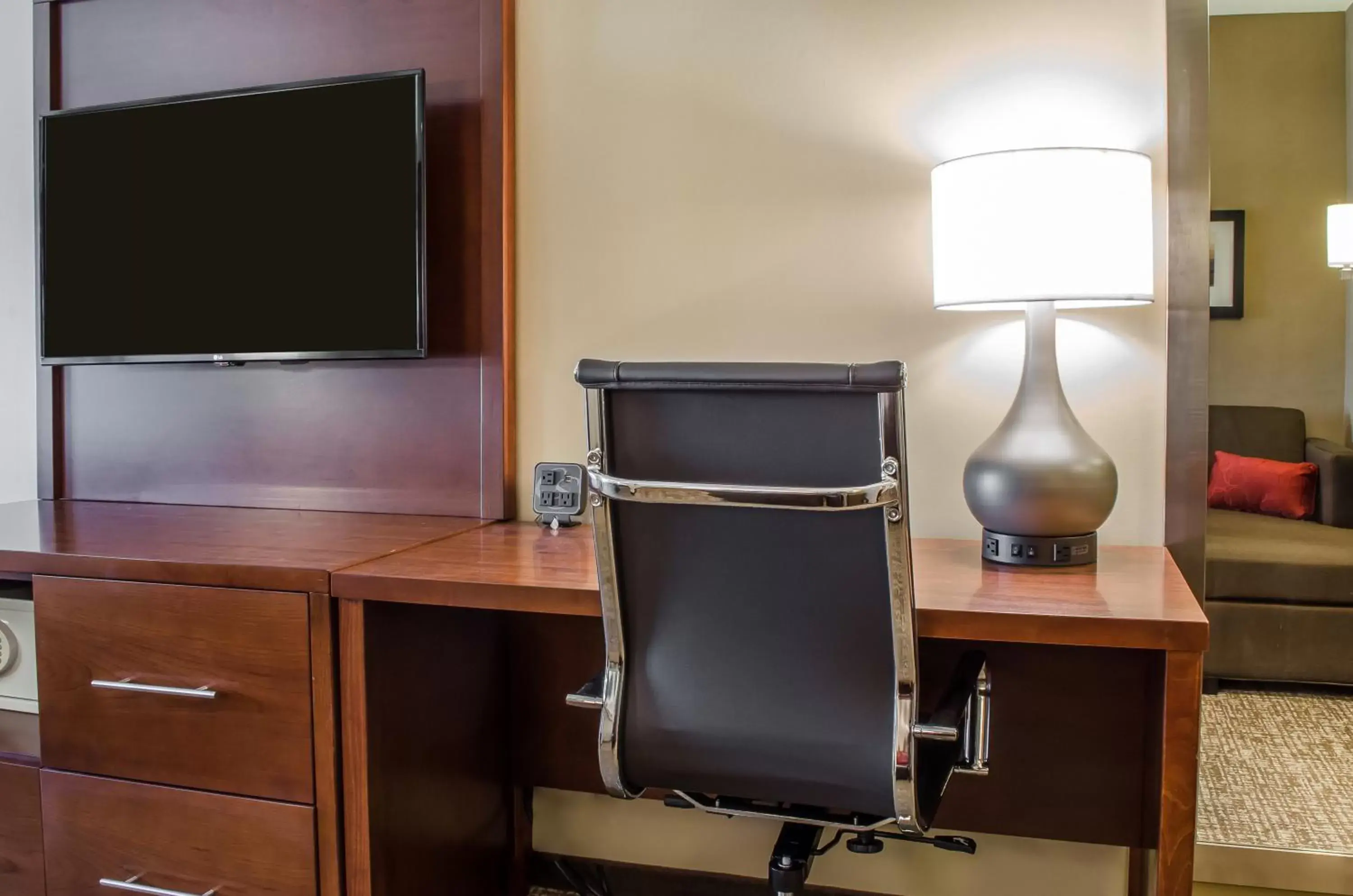 TV and multimedia, TV/Entertainment Center in Comfort Suites Manheim - Lancaster