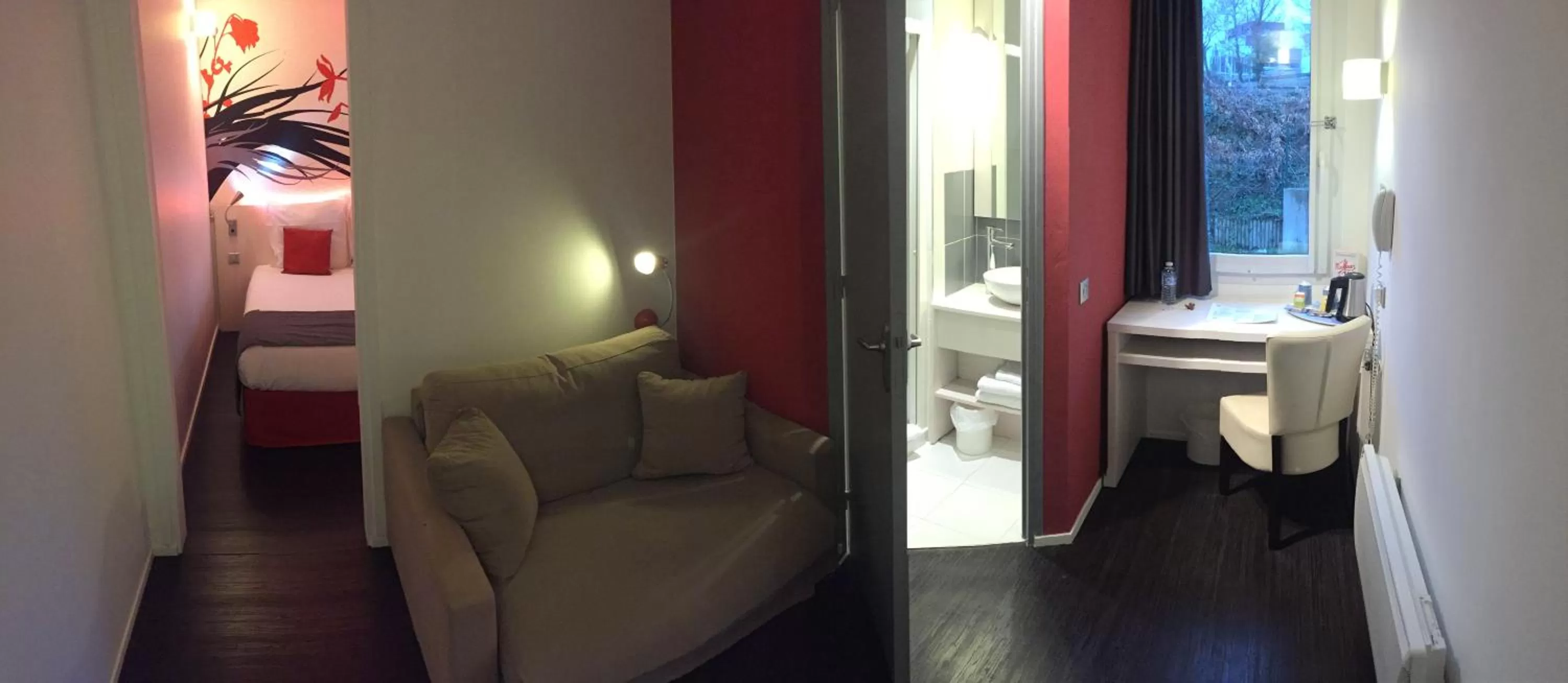 Bathroom in Kyriad Quimper Sud