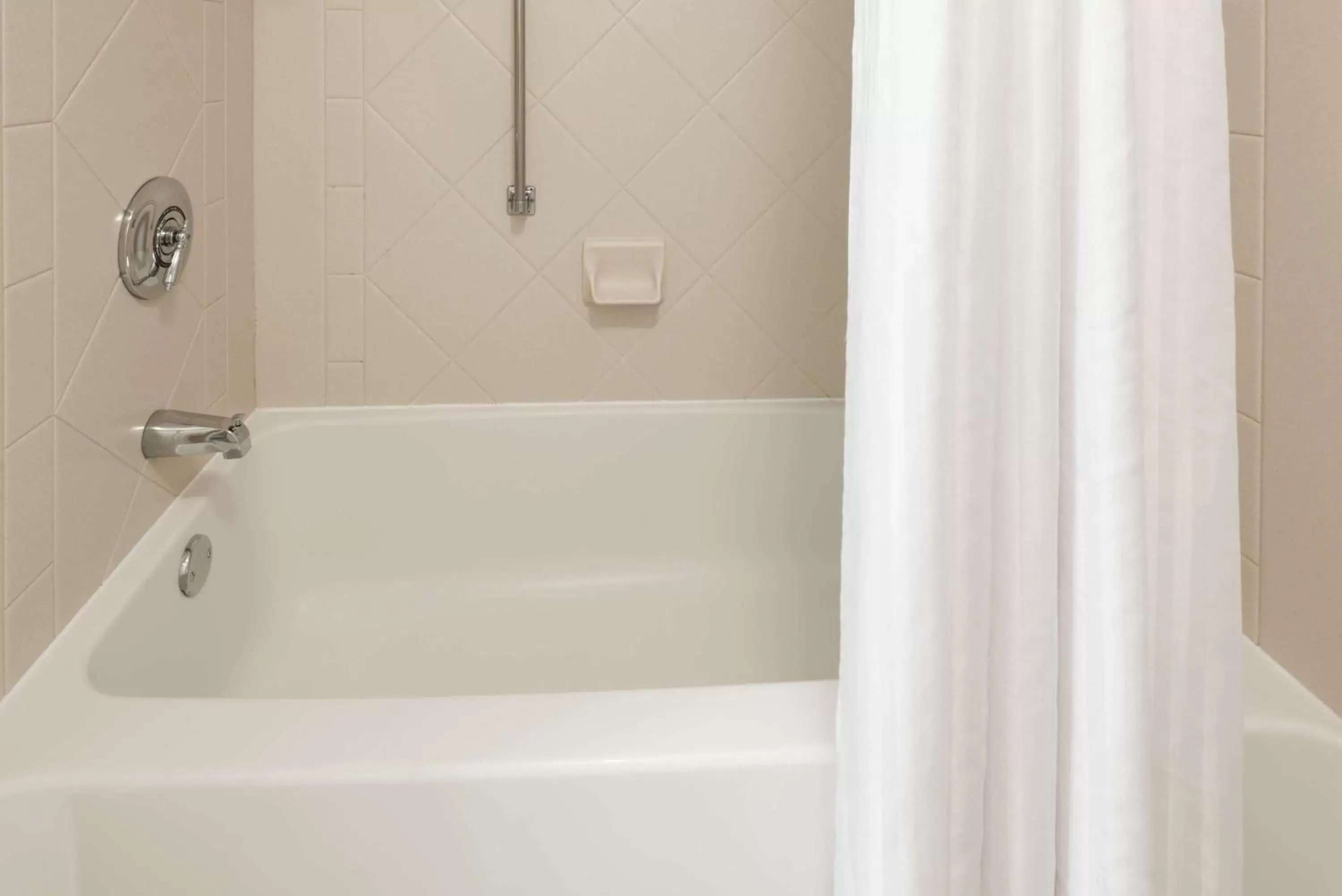 Bathroom in Homewood Suites by Hilton Holyoke-Springfield/North
