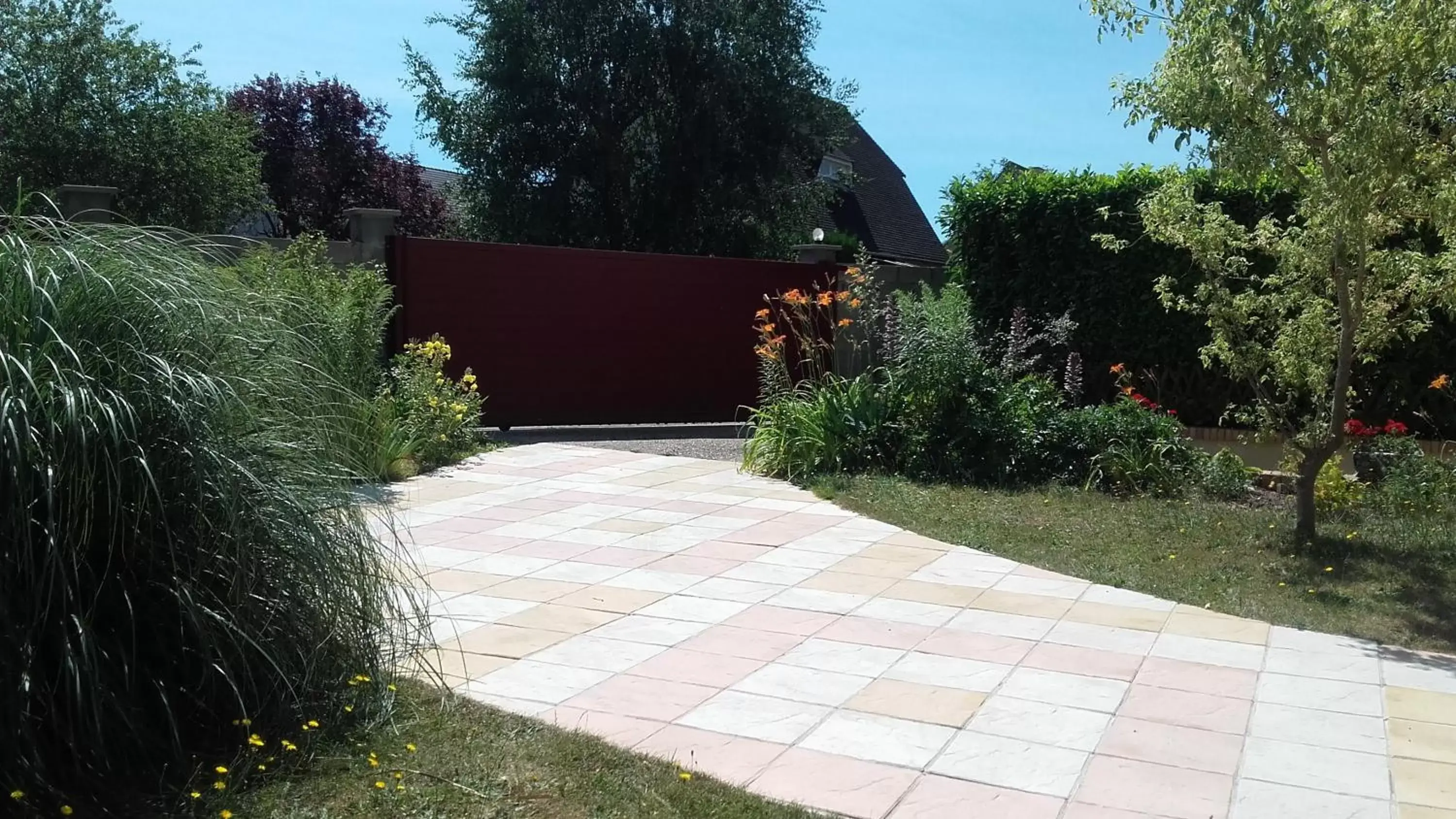 Garden in Chambres du Jardin Fleuri