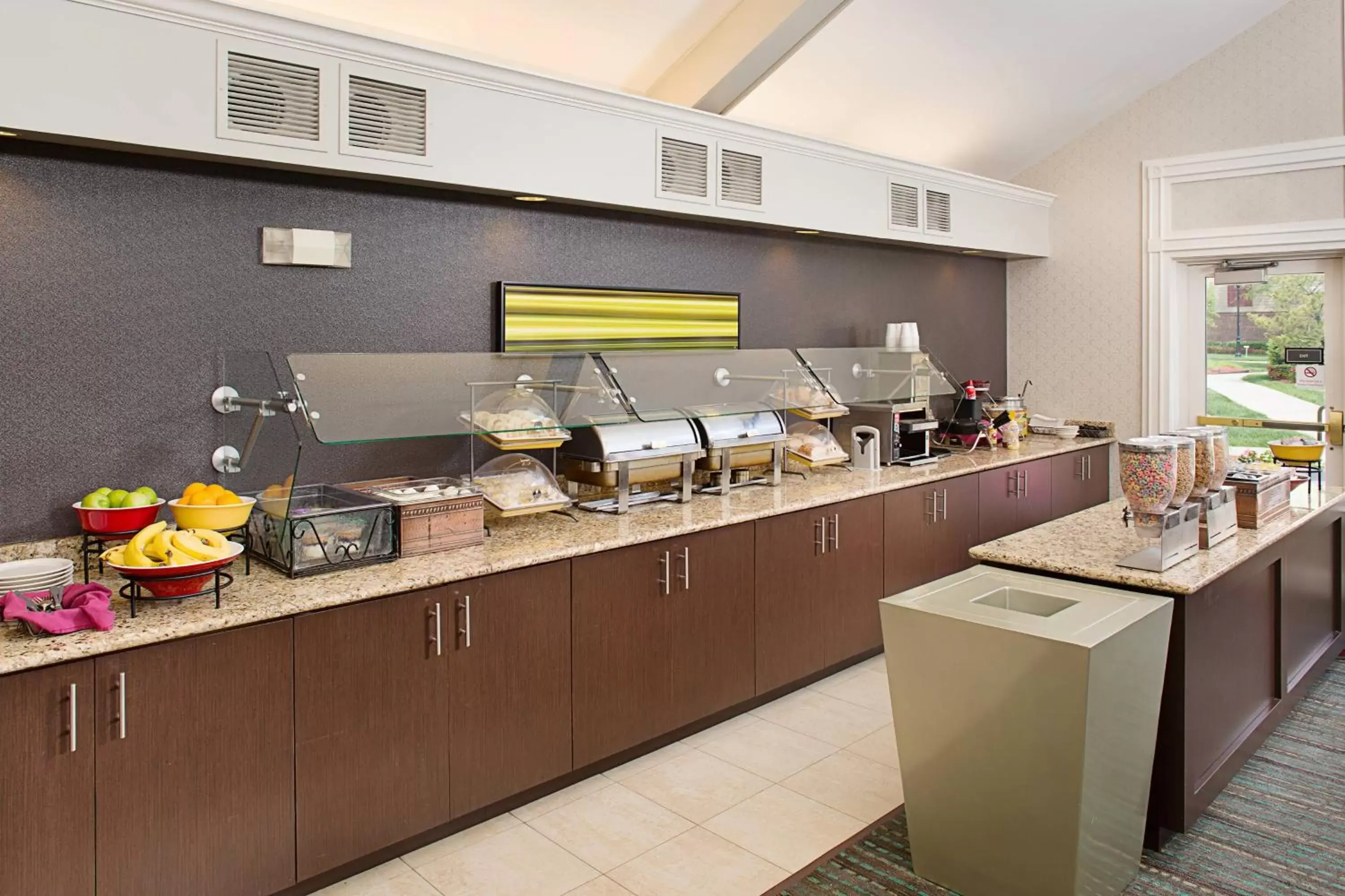 Breakfast, Kitchen/Kitchenette in Residence Inn Saddle River