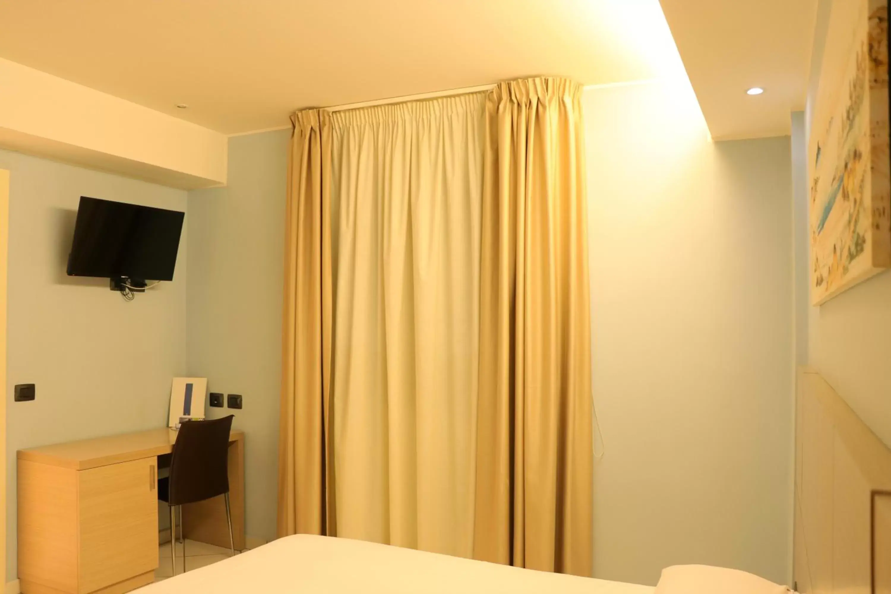 Bedroom, TV/Entertainment Center in Hotel Ancora